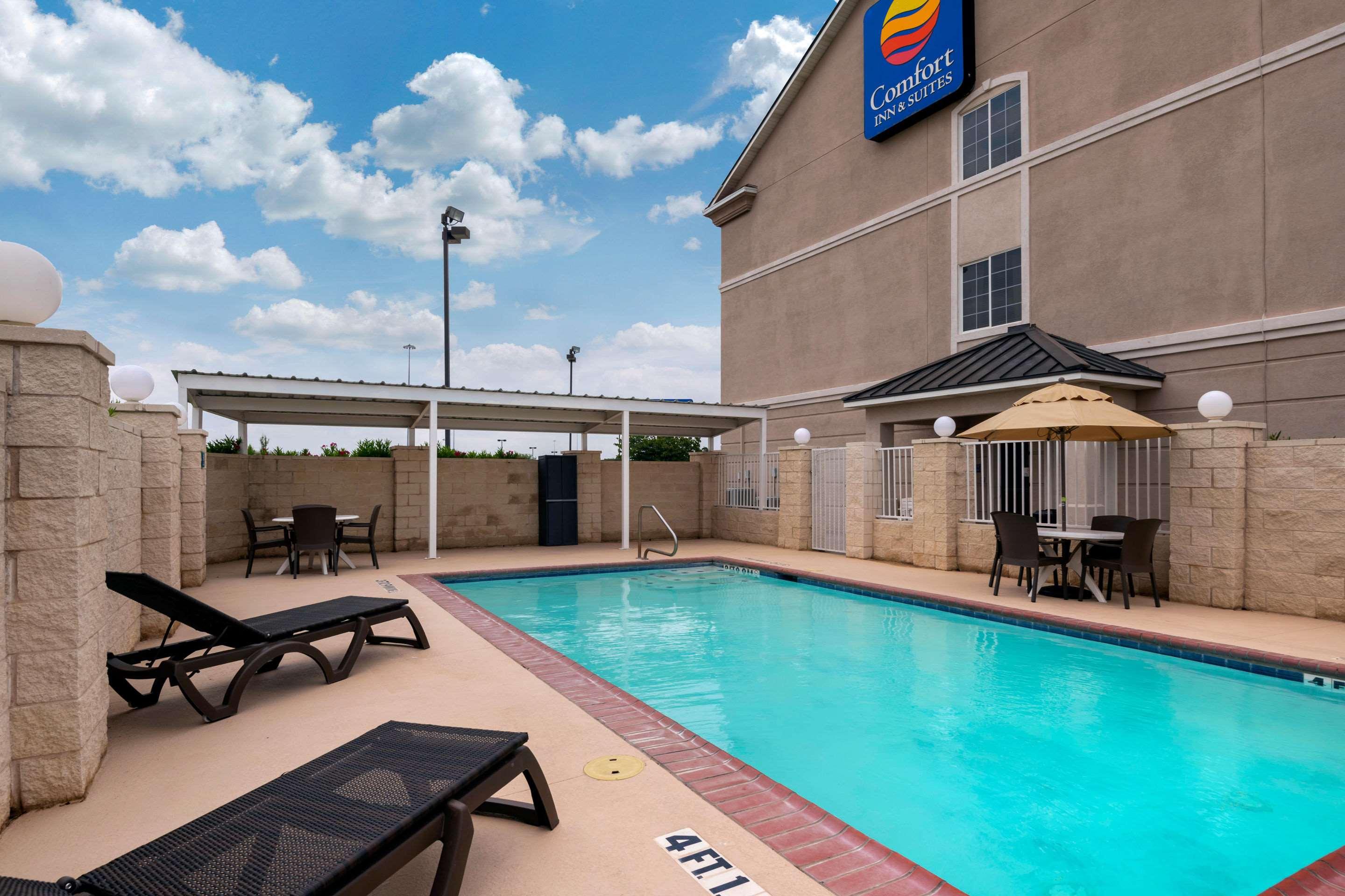 Comfort Inn & Suites — photo 4