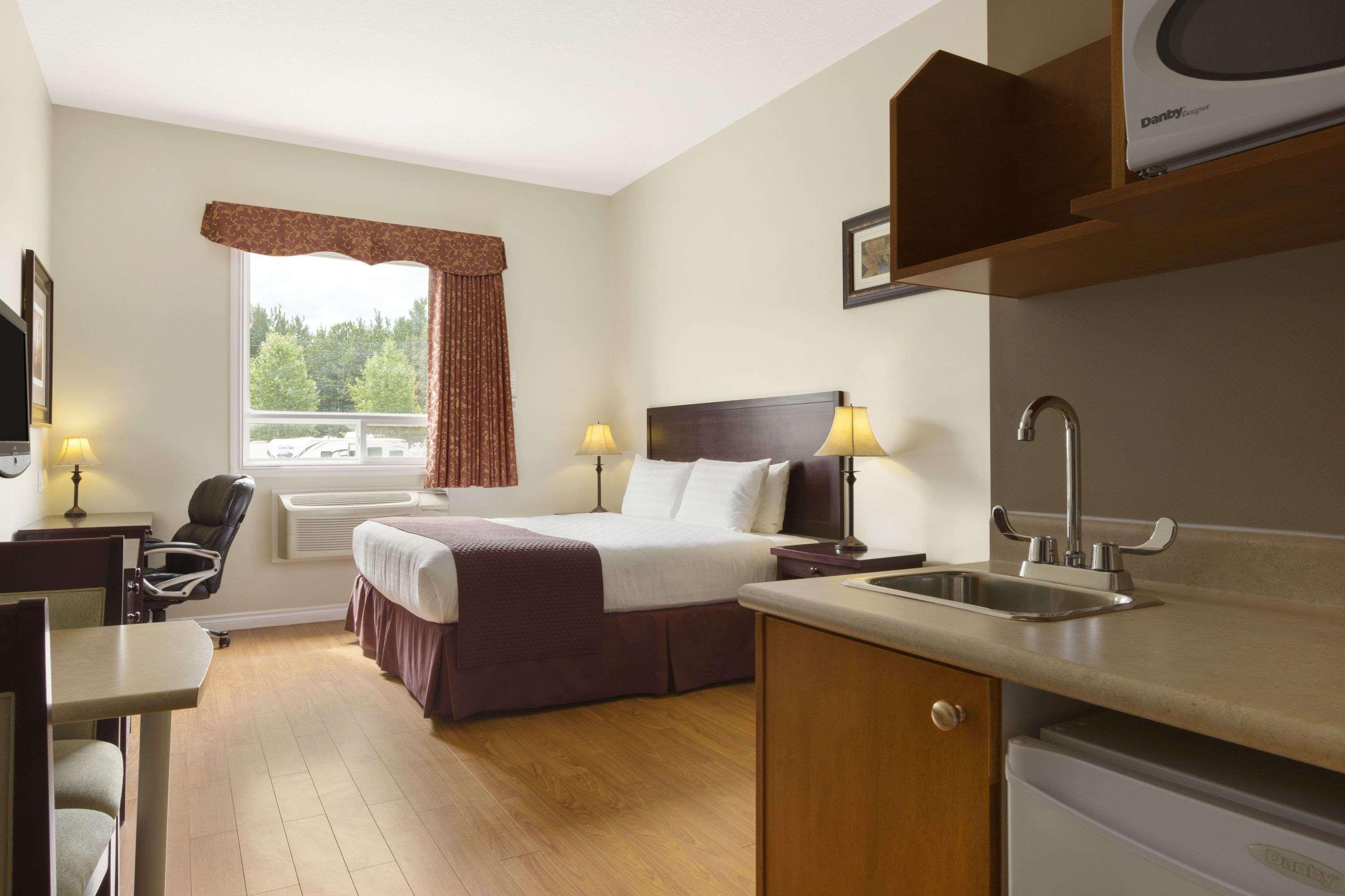 Days Inn Chetwynd — photo 4