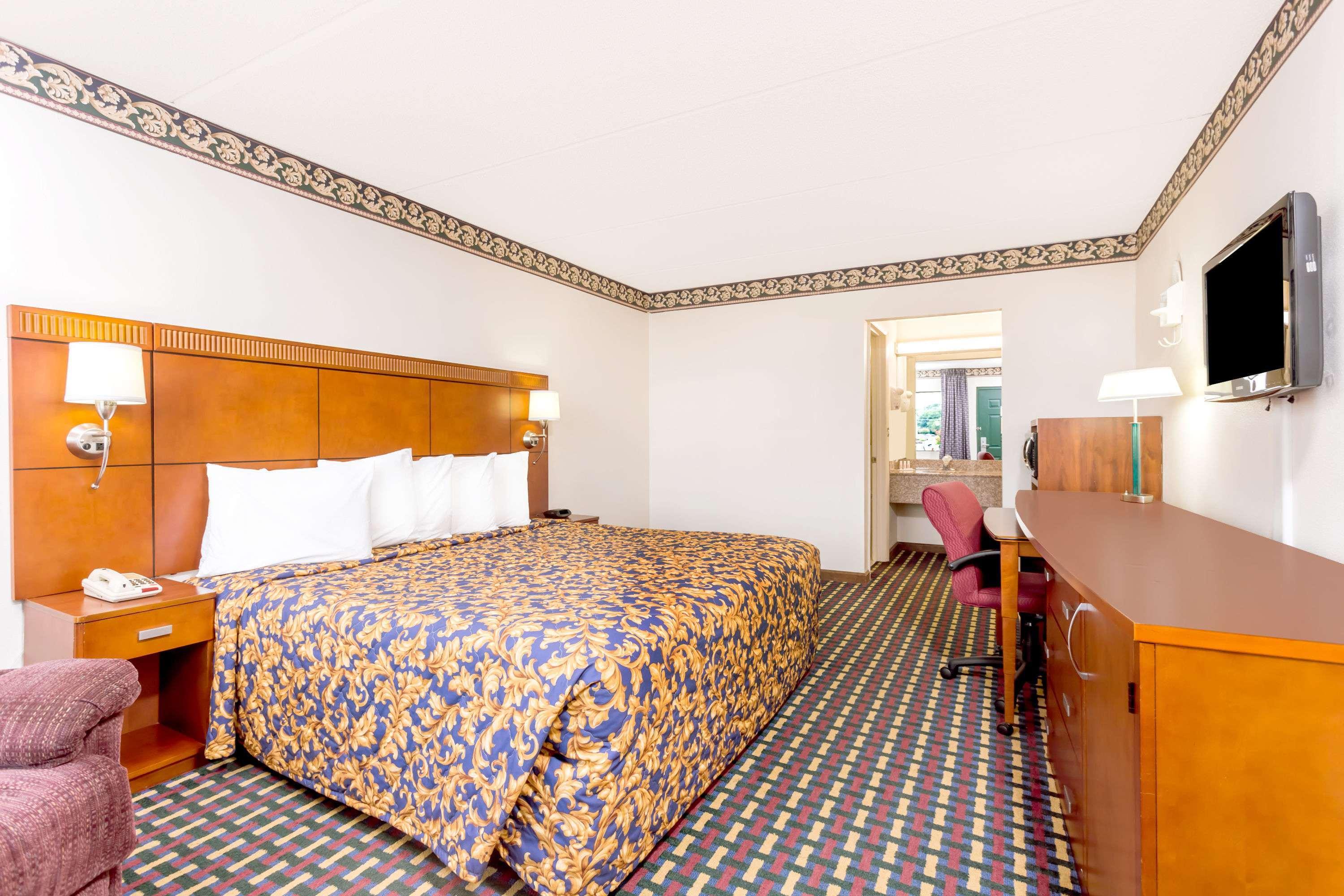 Howard Johnson by Wyndham Perry GA — photo 4