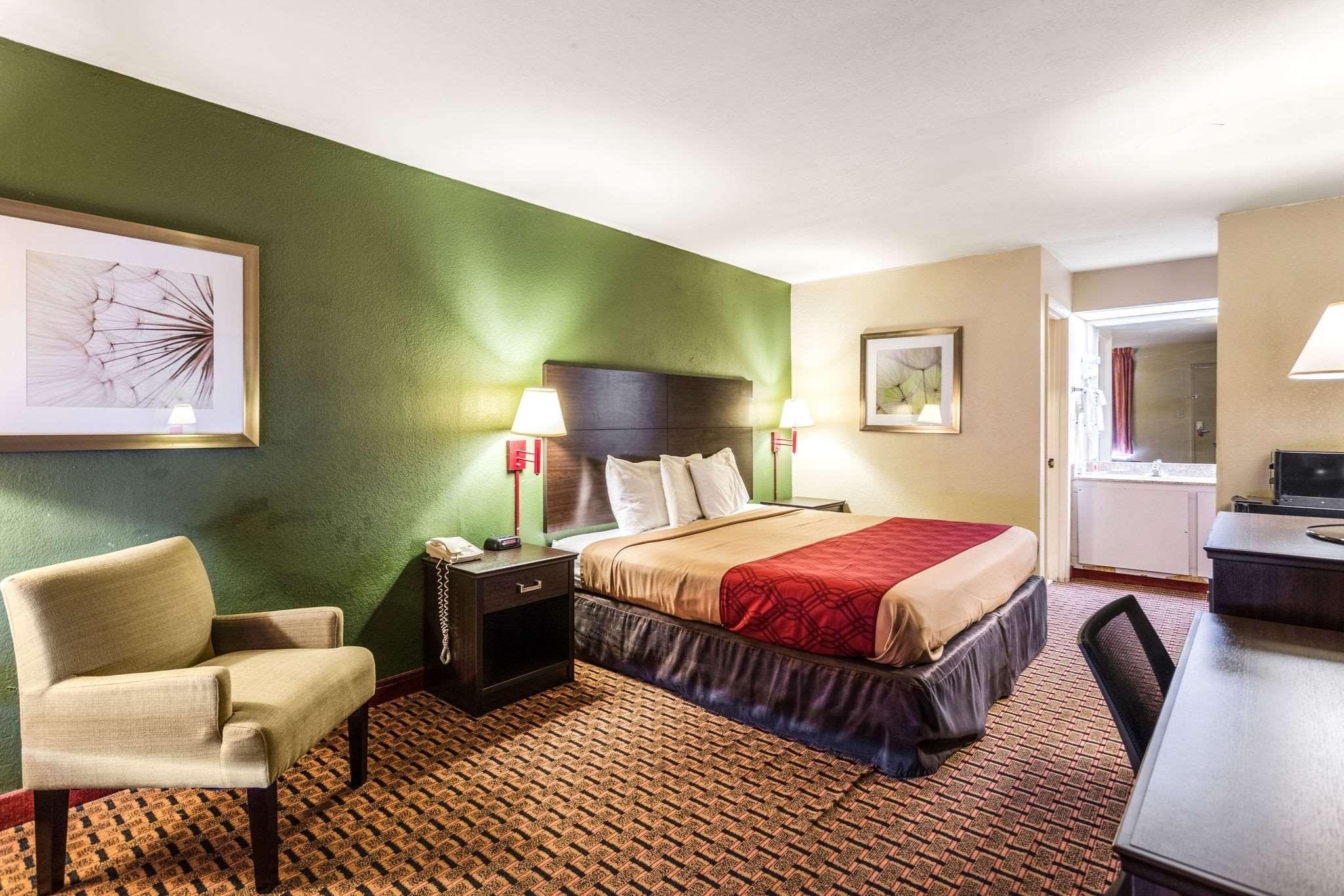 Econo Lodge Oxmoor — photo 4