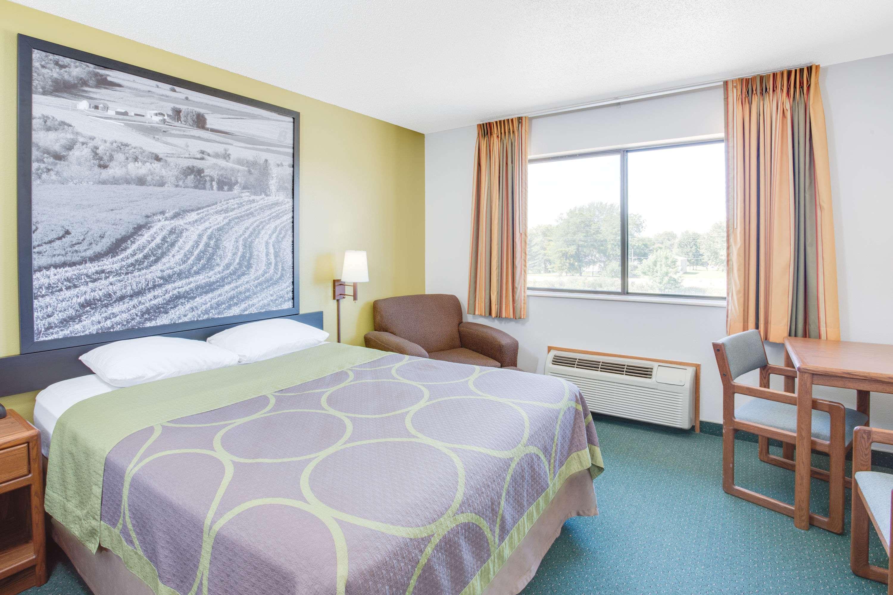 Super 8 by Wyndham Oelwein — photo 5