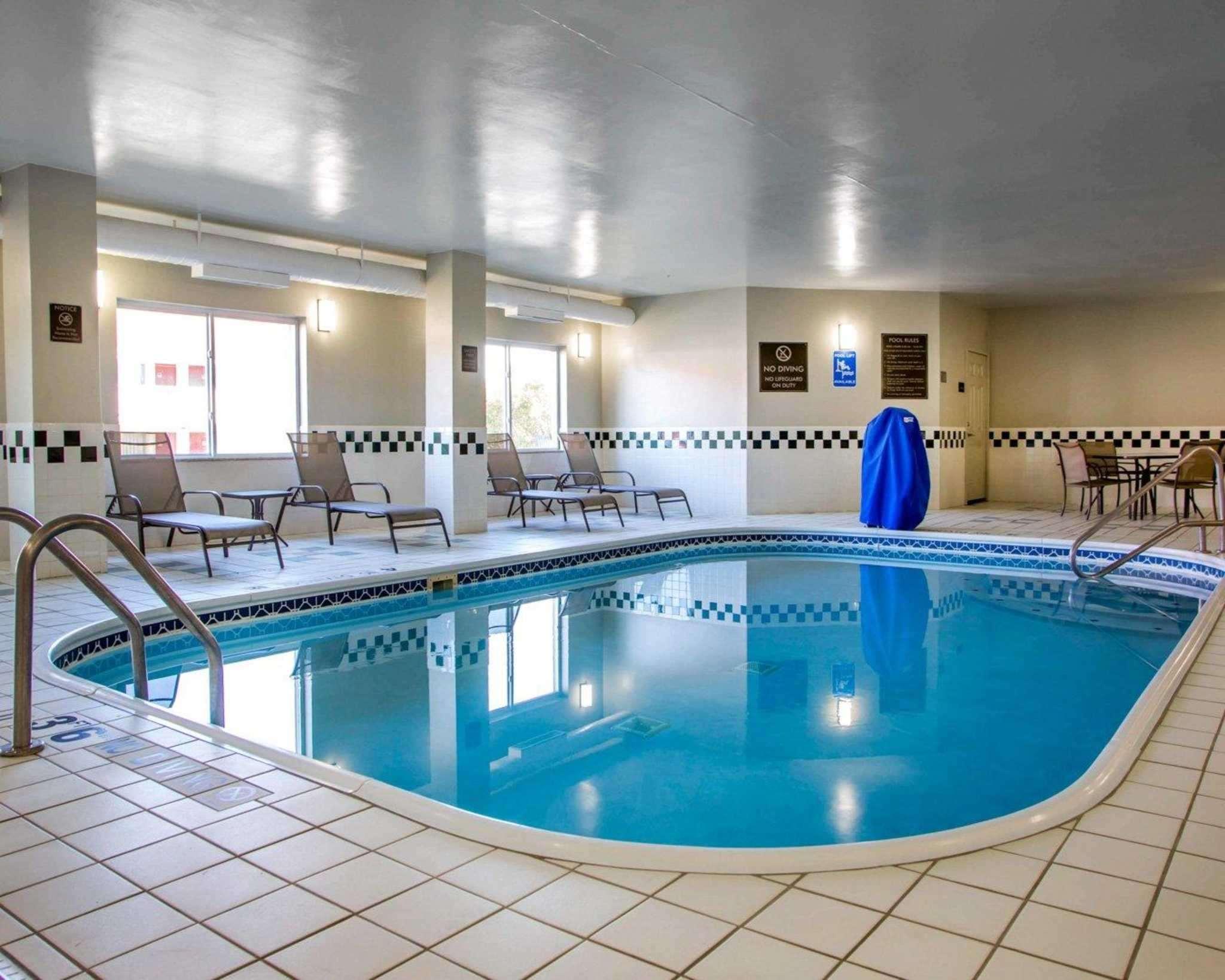 Comfort Suites — photo 4