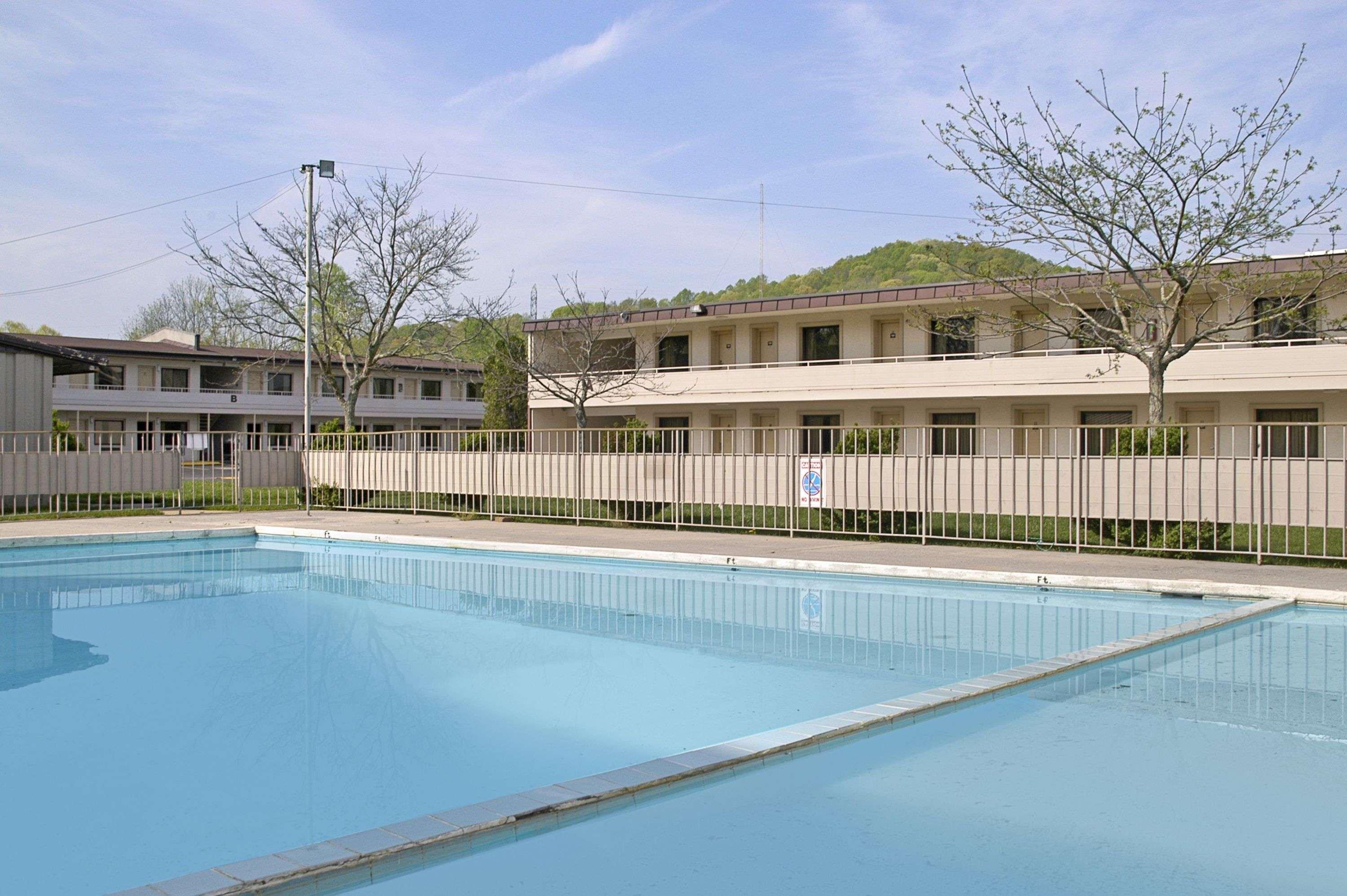 Days Inn by Wyndham Oak Ridge Knoxville — photo 4