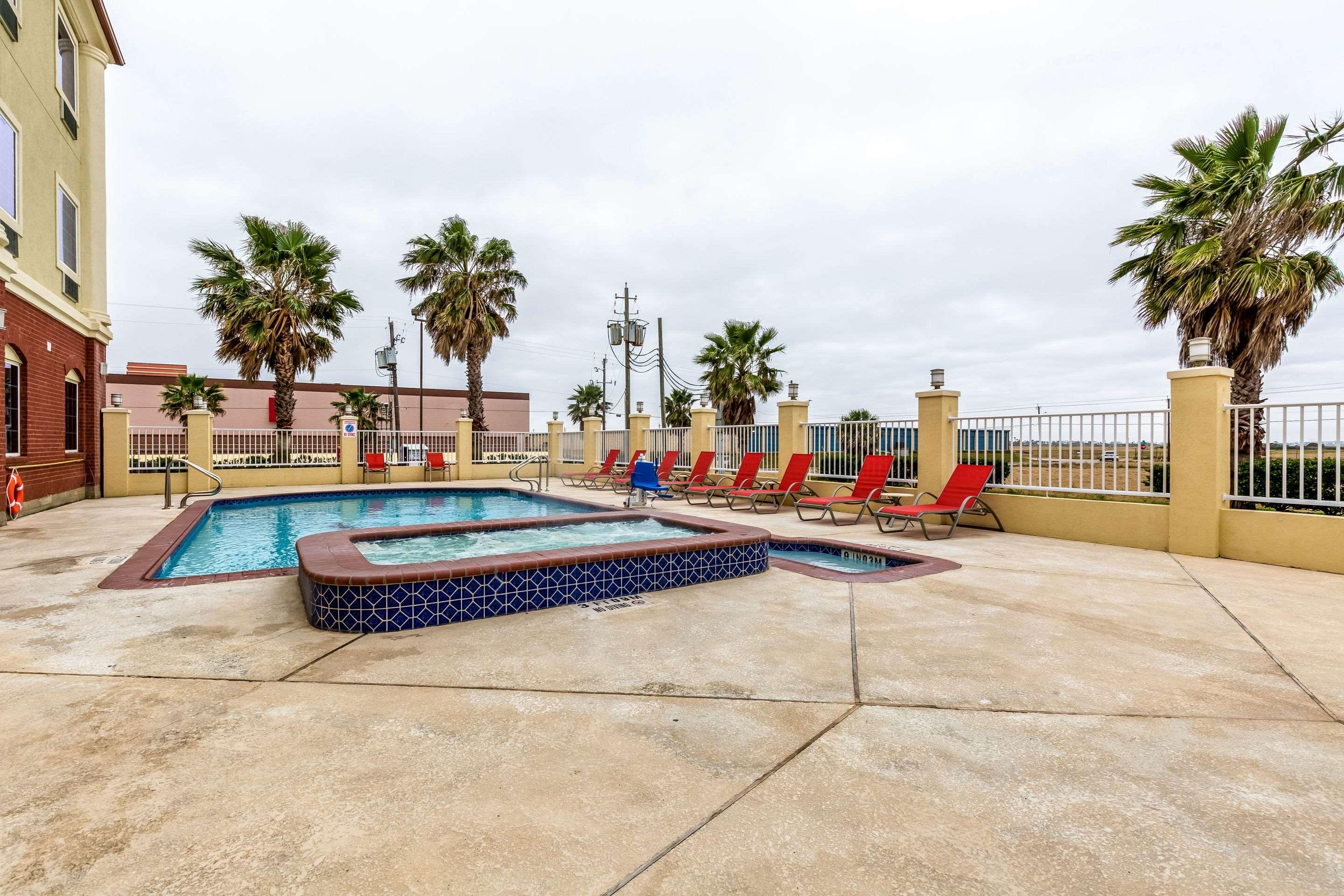 Comfort Suites — photo 5