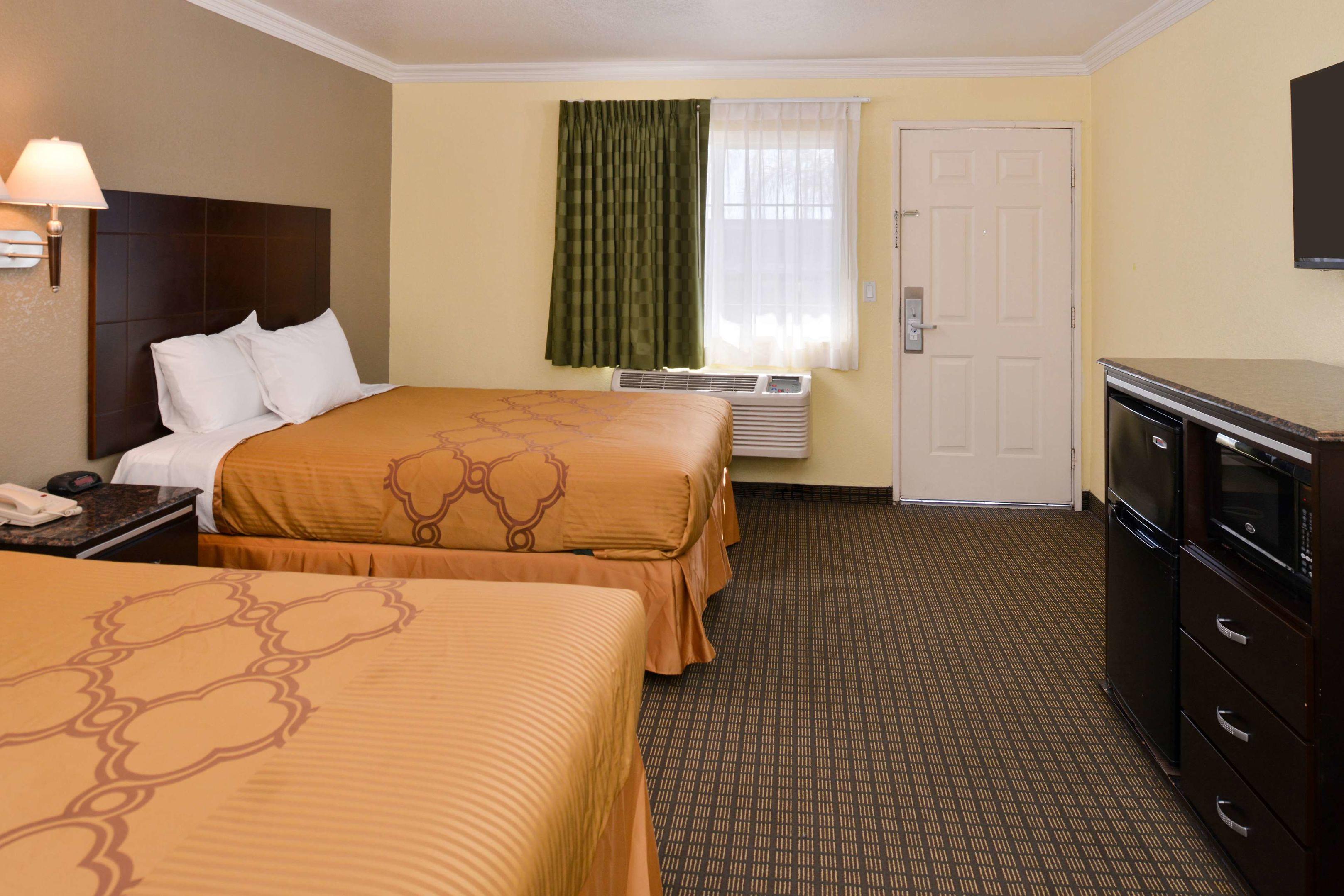 Americas Best Value Inn - Rialto — photo 5