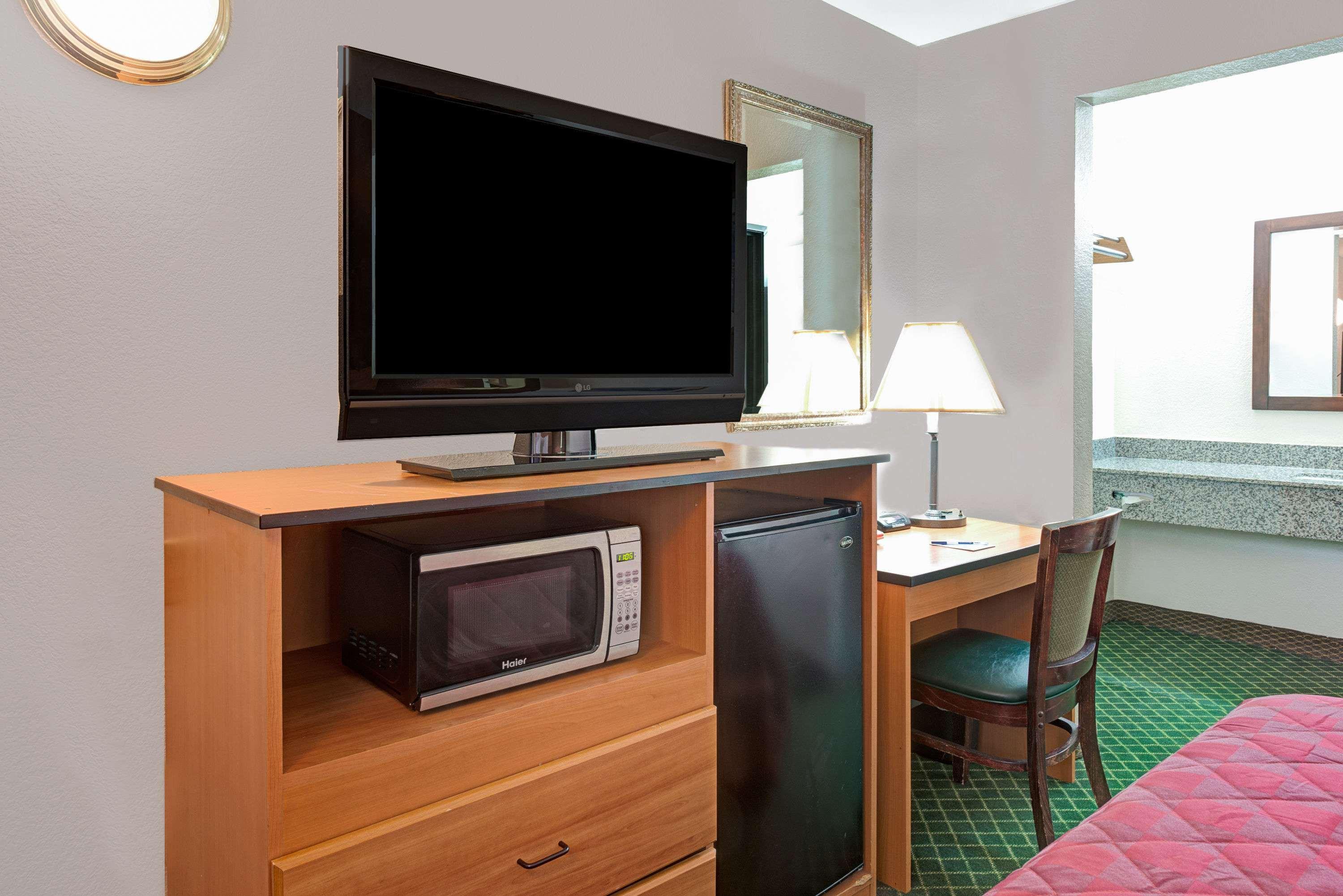 Travelodge Sacramento / Rancho Cordova — photo 4