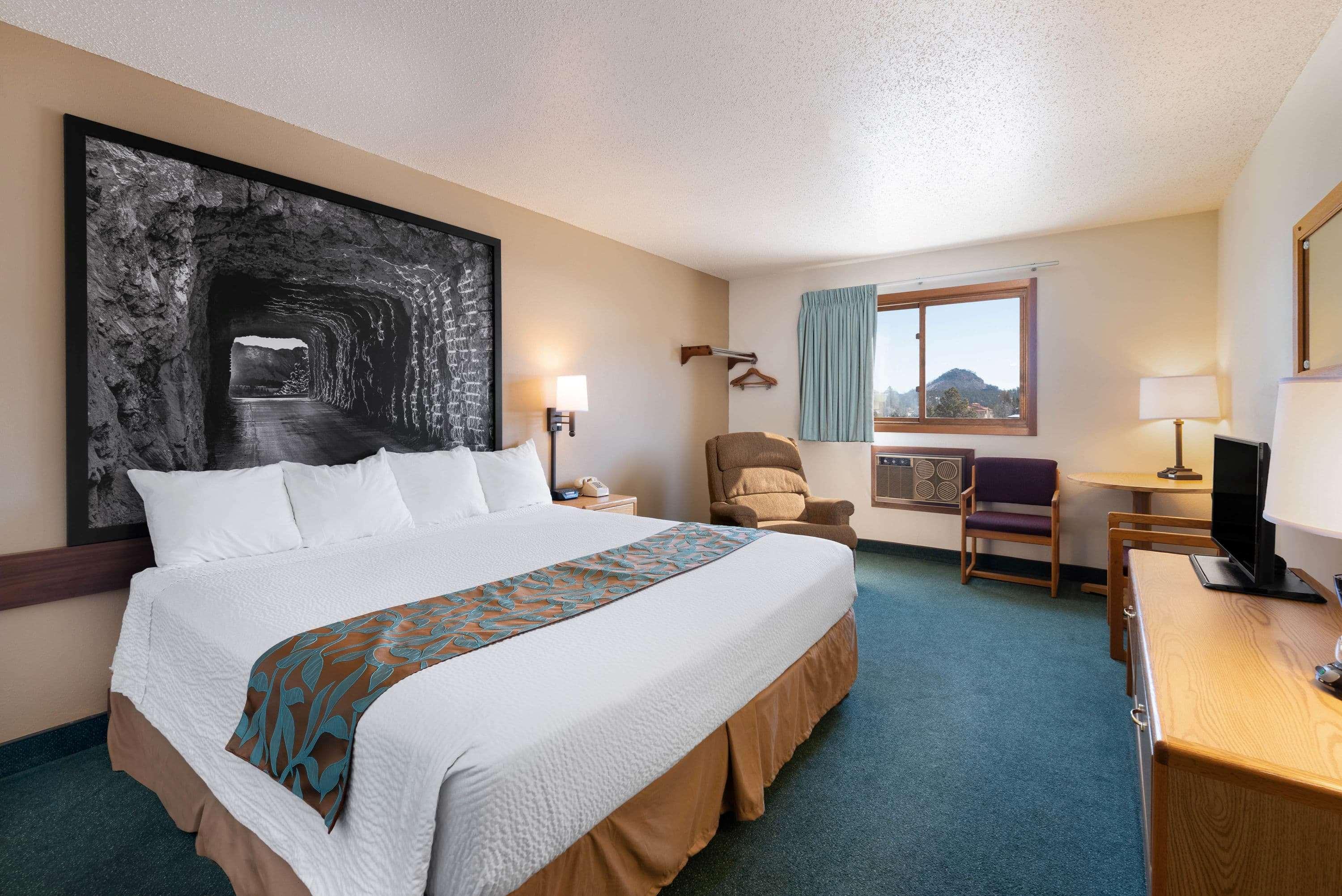 Super 8 by Wyndham Hill City/Mt Rushmore/ Area — photo 4