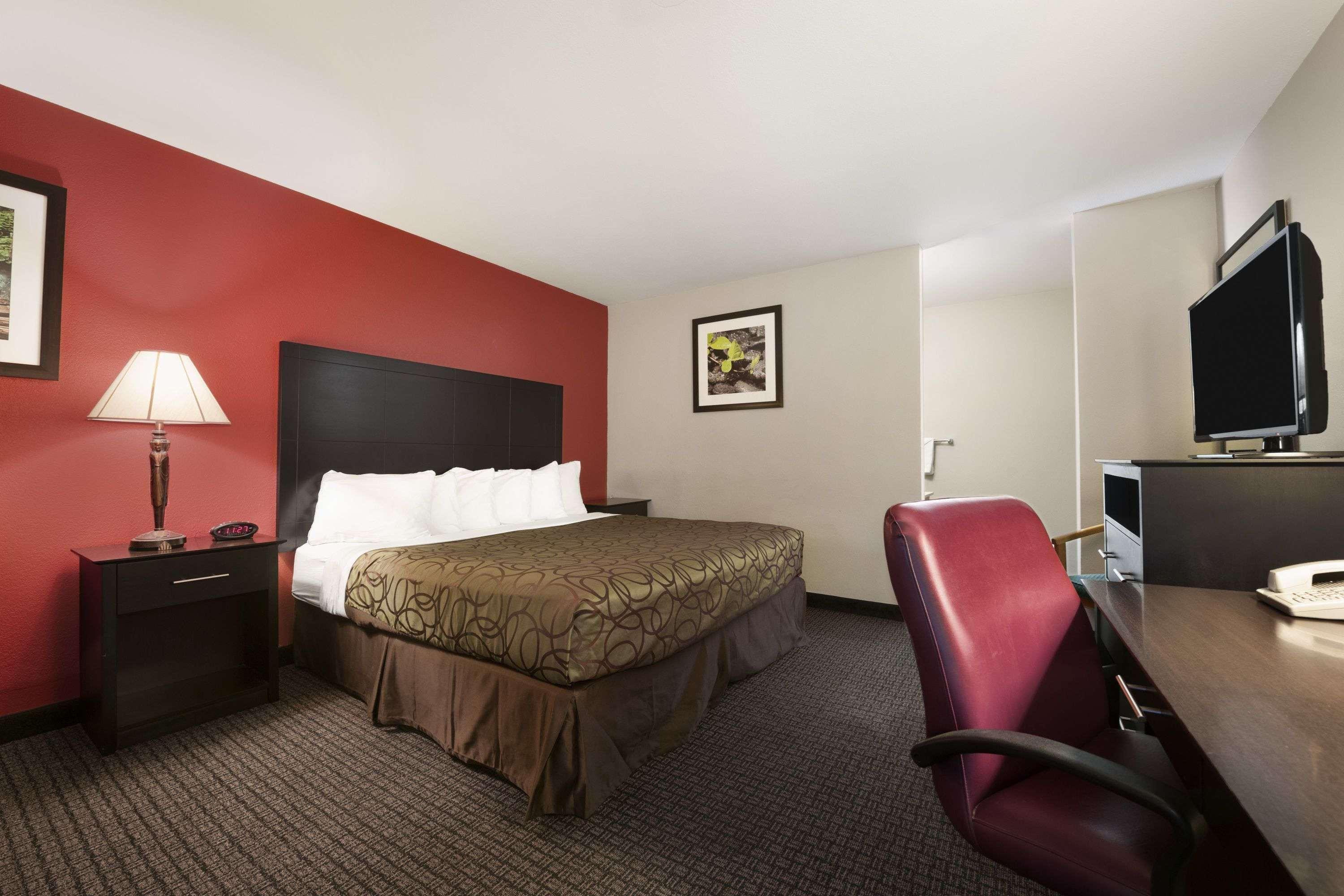 Travelodge by Wyndham Traverse City MI — photo 4