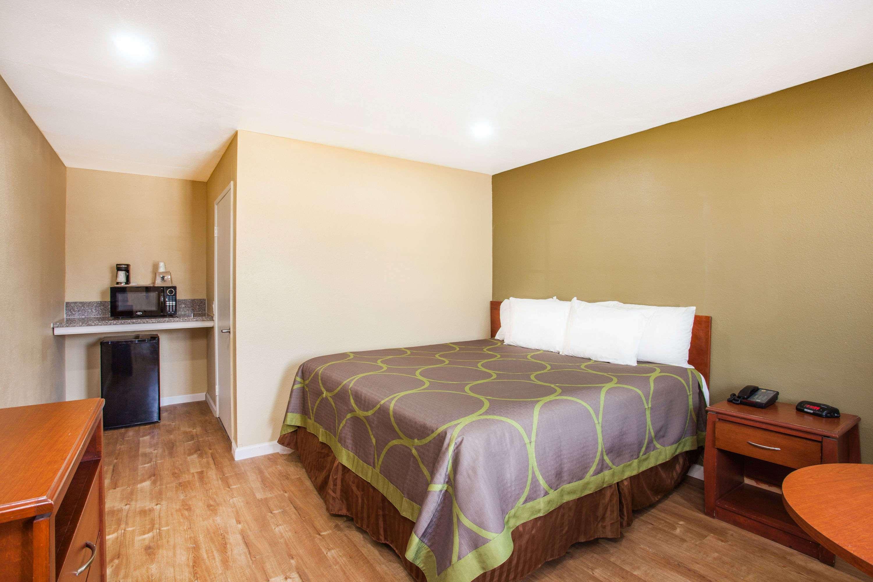 Super 8 by Wyndham Redlands /San Bernardino — photo 5