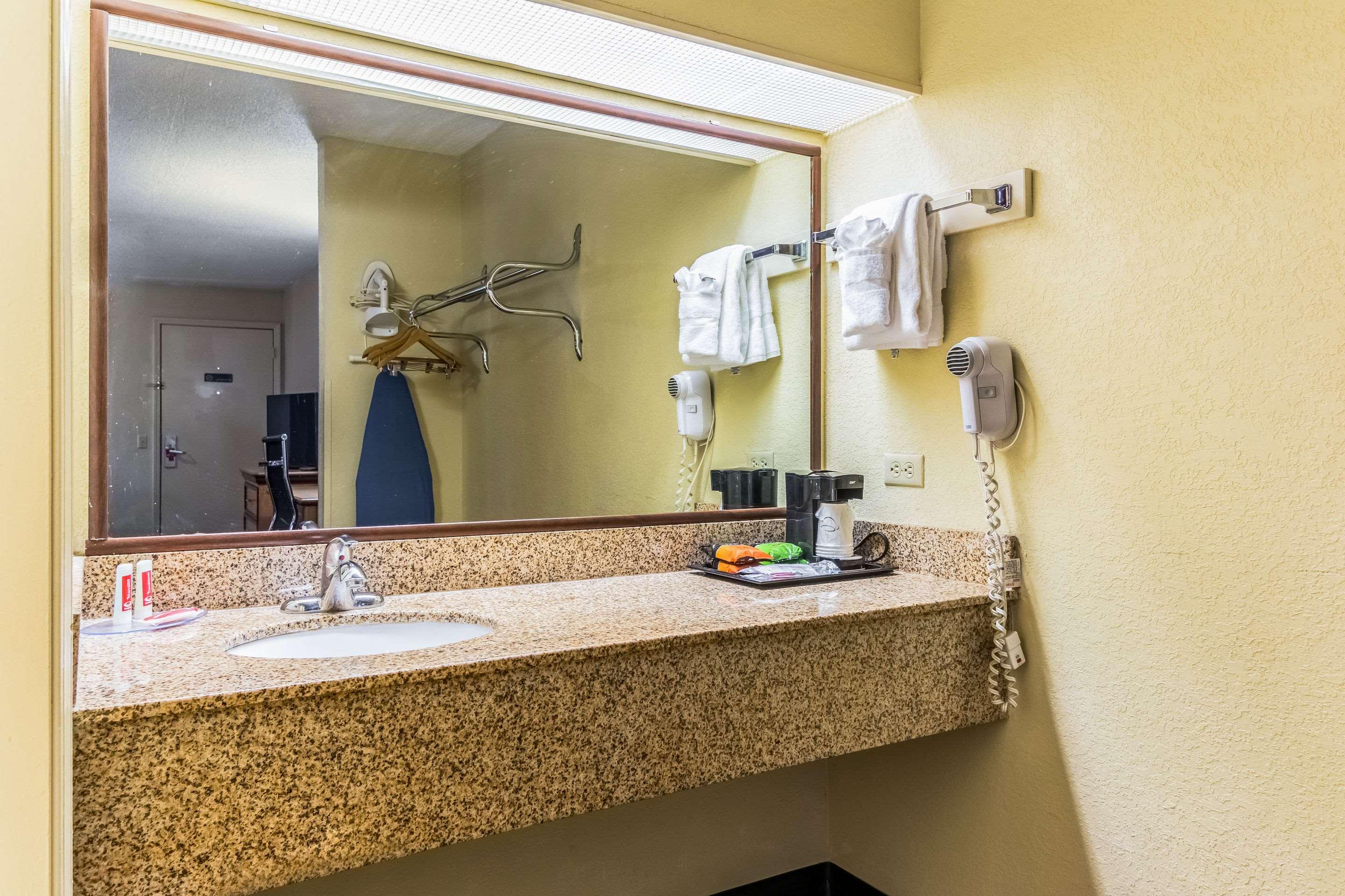 Econo Lodge — photo 4