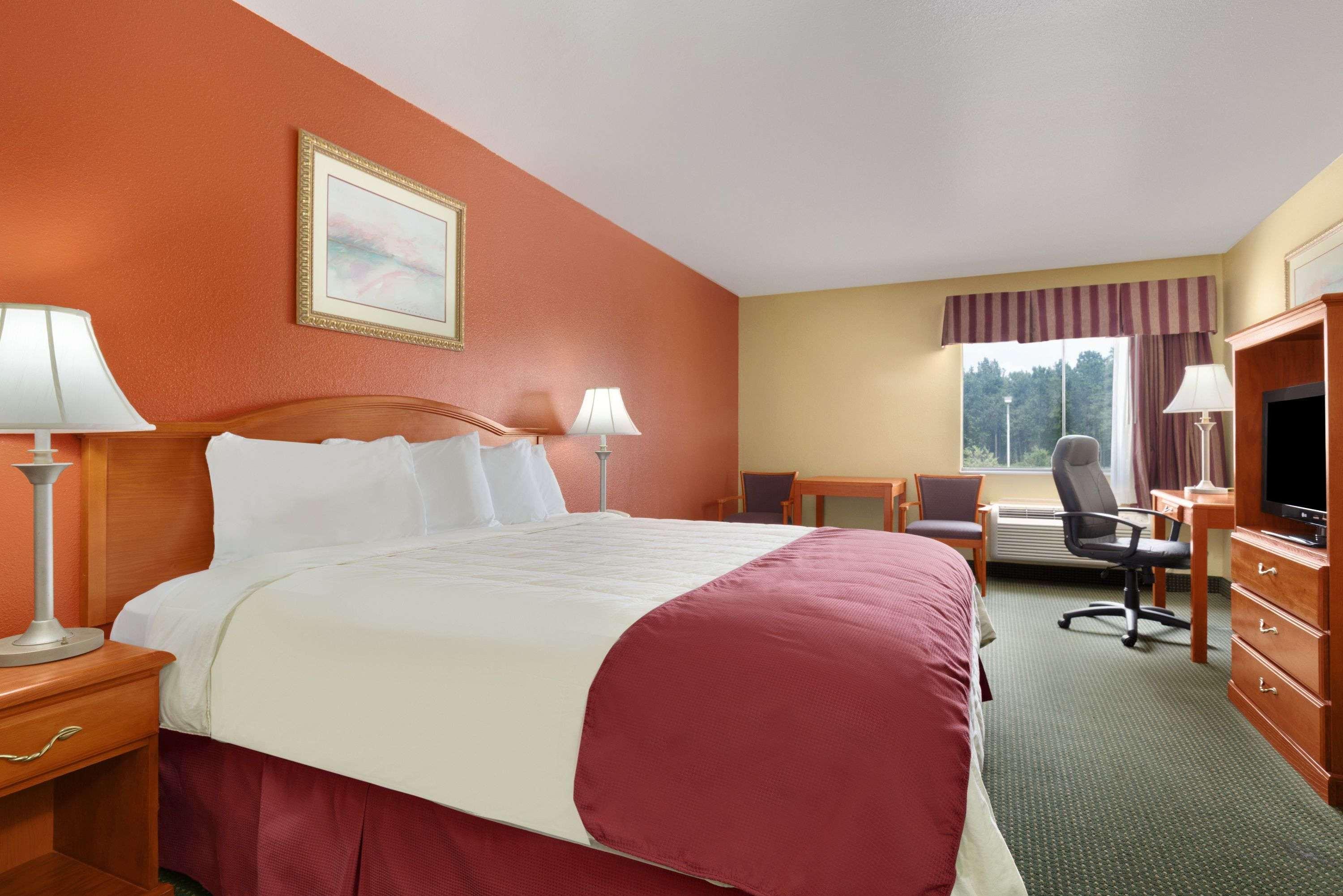 Days Inn Lumberton — photo 5