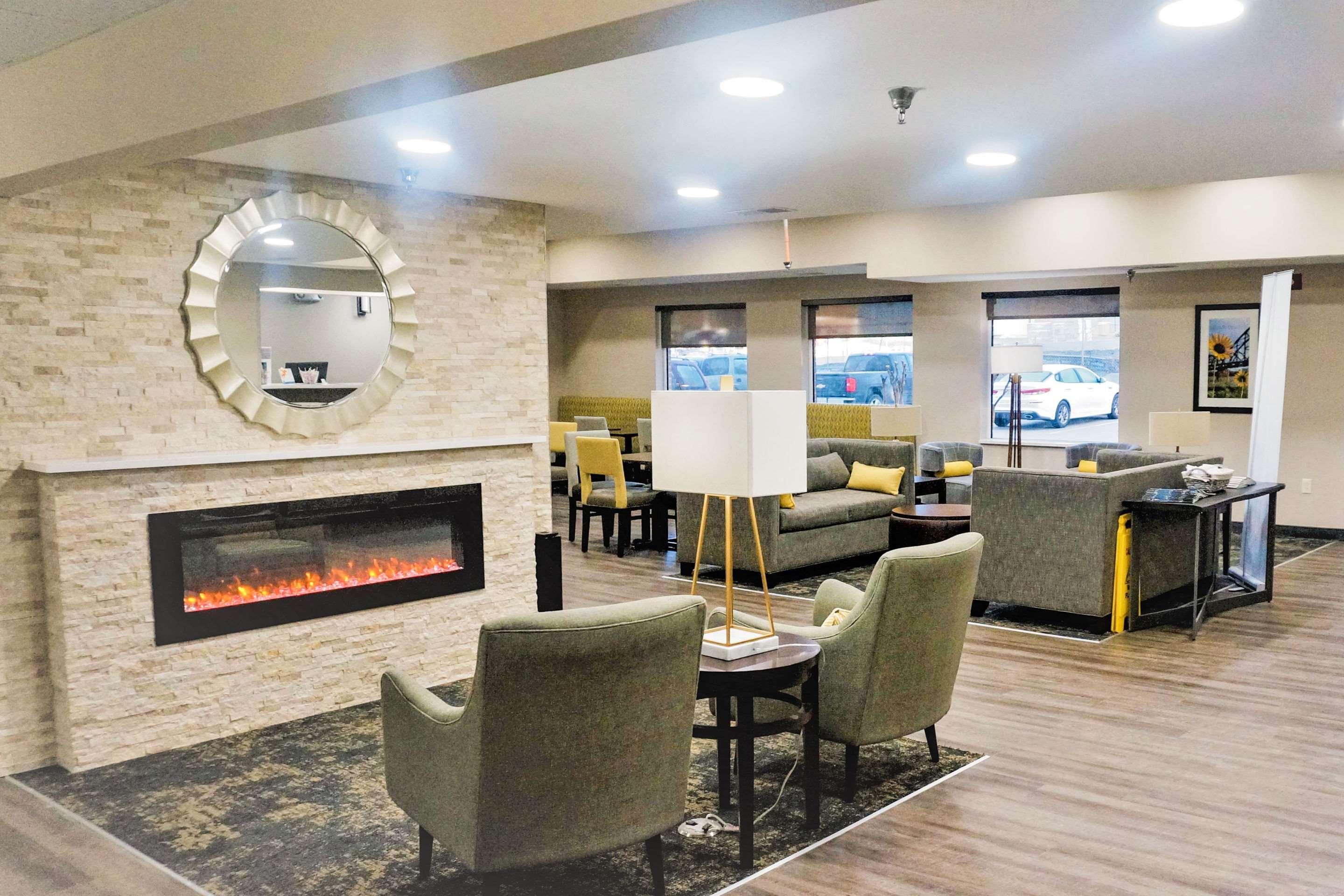 Comfort Inn & Suites — photo 4