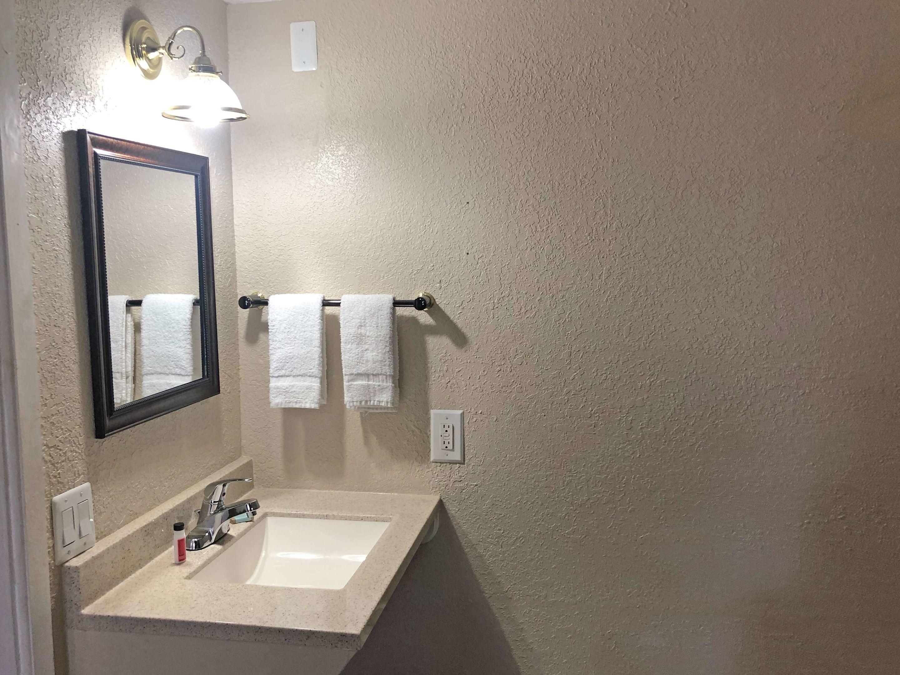 Knights Inn Harrisonville — photo 4