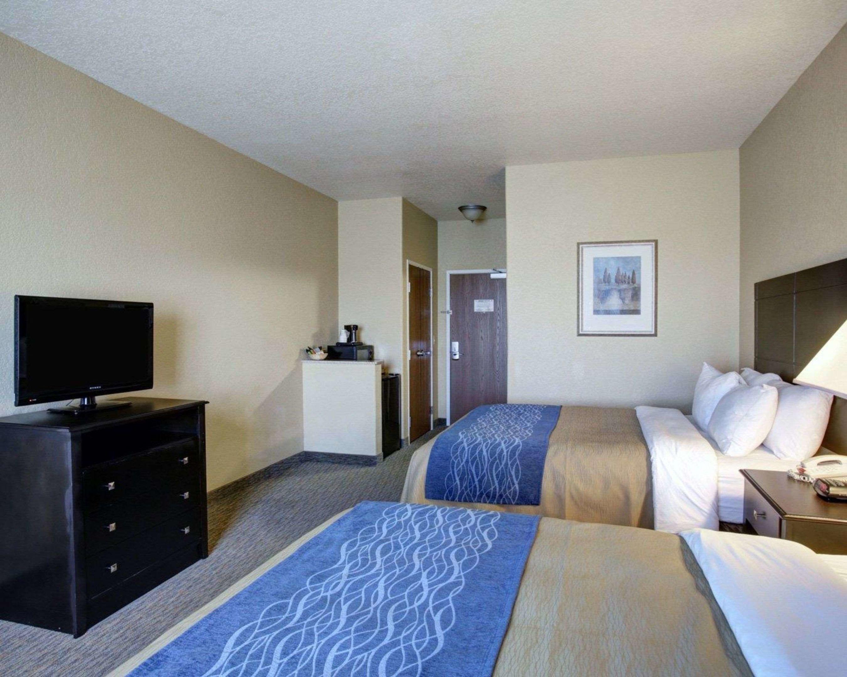 Comfort Inn & Suites — photo 4