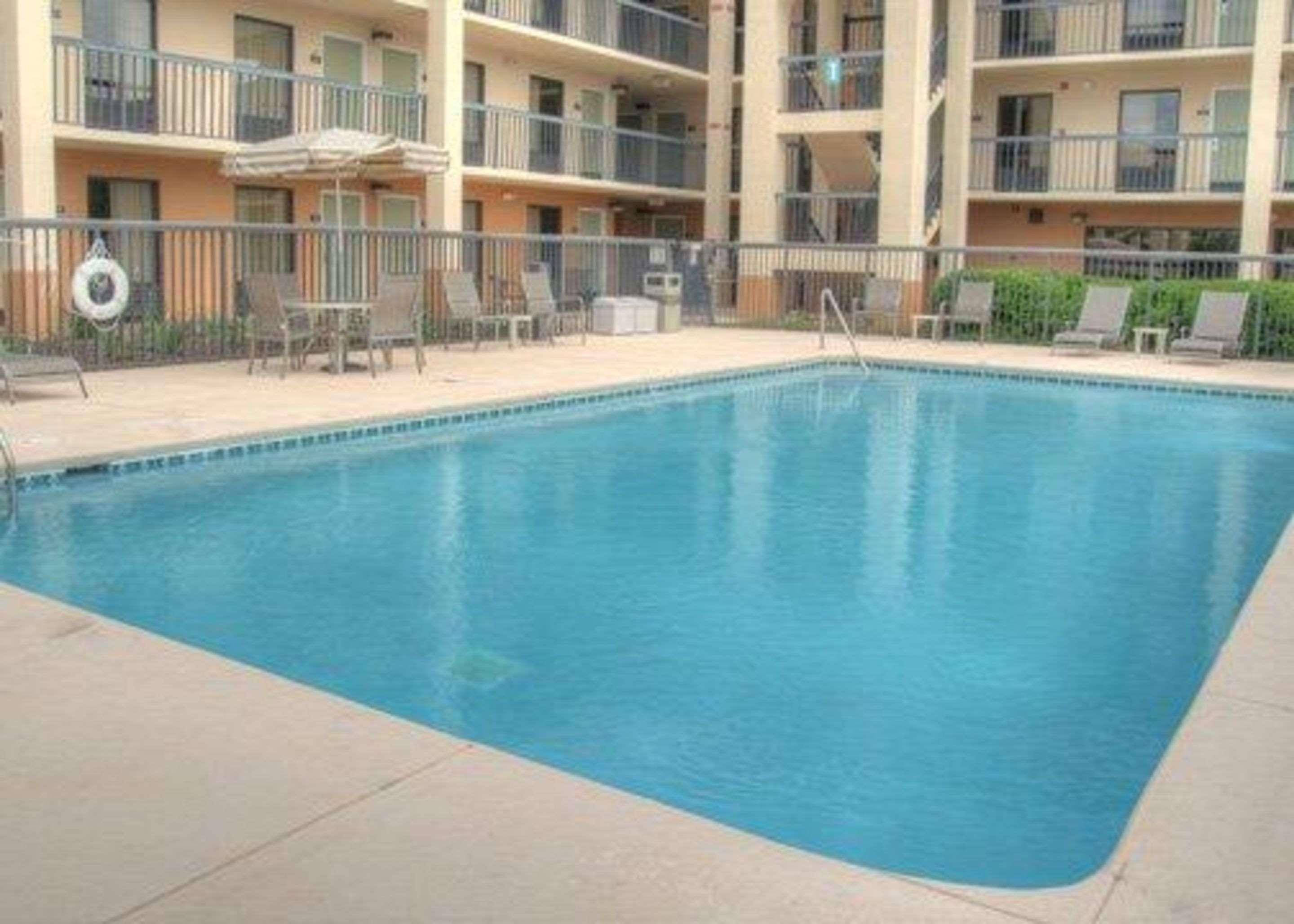 Quality Inn Merchants Drive — photo 4