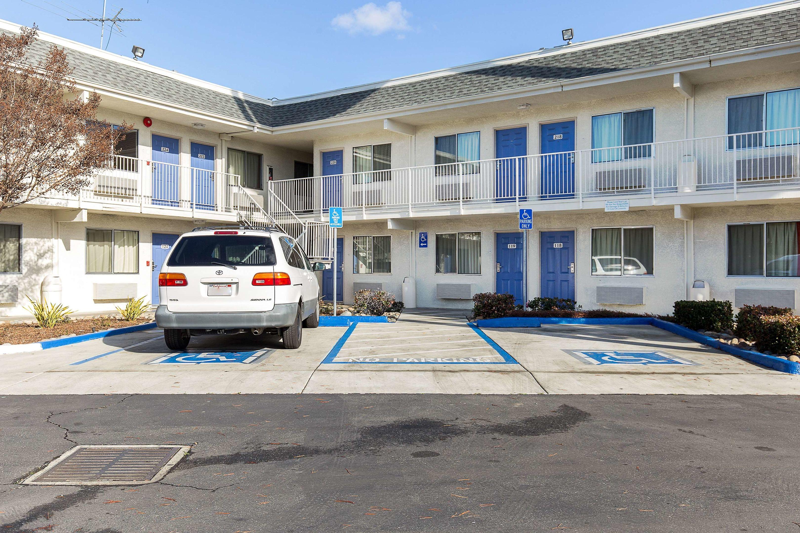 Motel 6 Hayward — photo 4