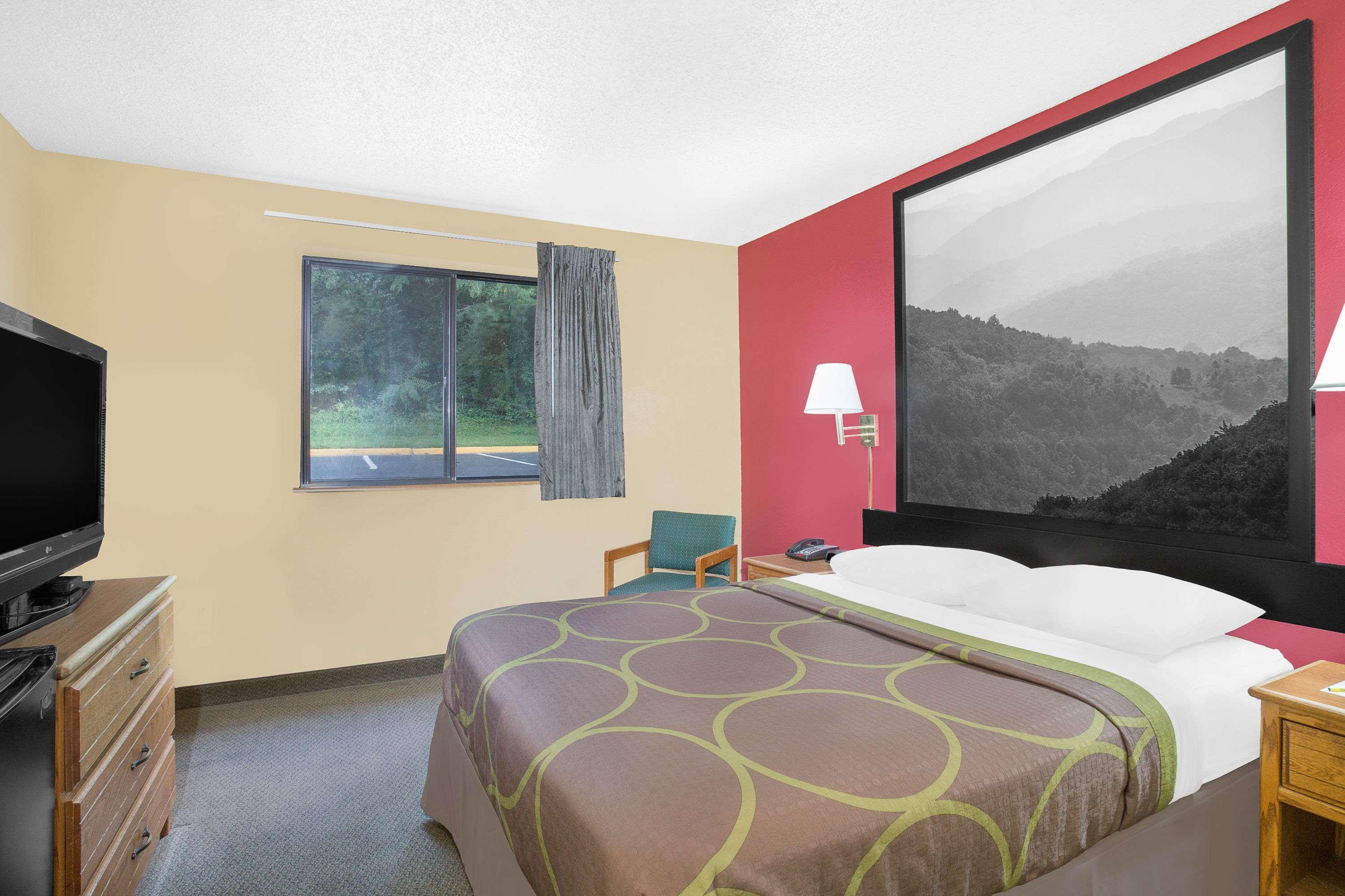 Super 8 by Wyndham Roanoke VA — photo 4