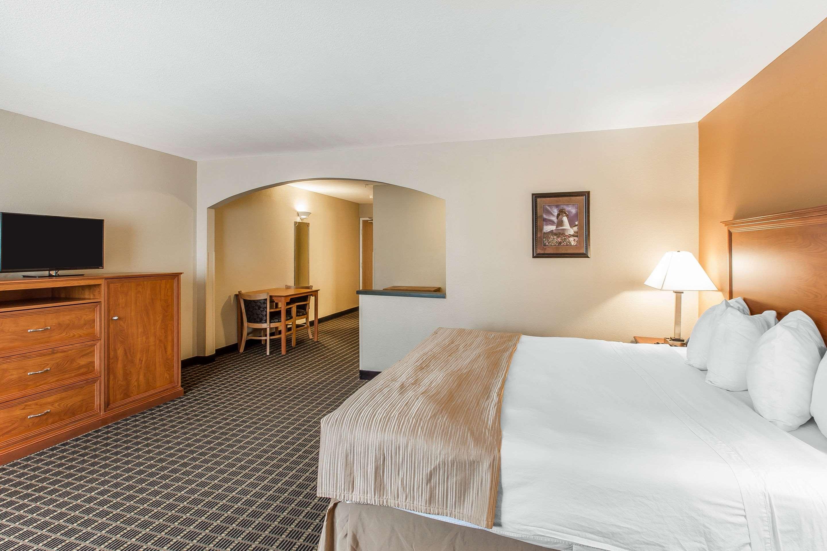 Quality Inn & Suites on the River — photo 5