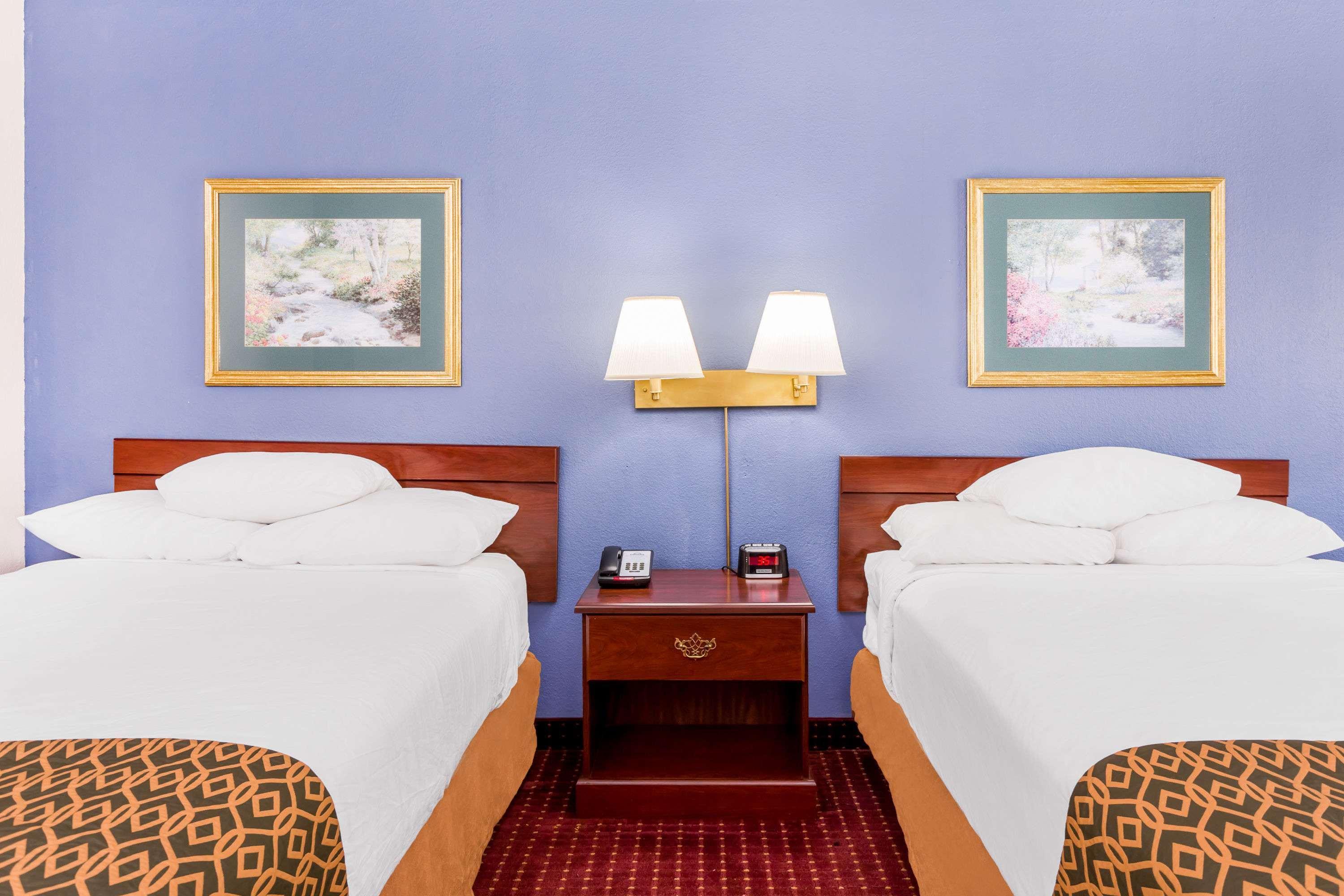 Days Inn by Wyndham Lavonia — photo 4