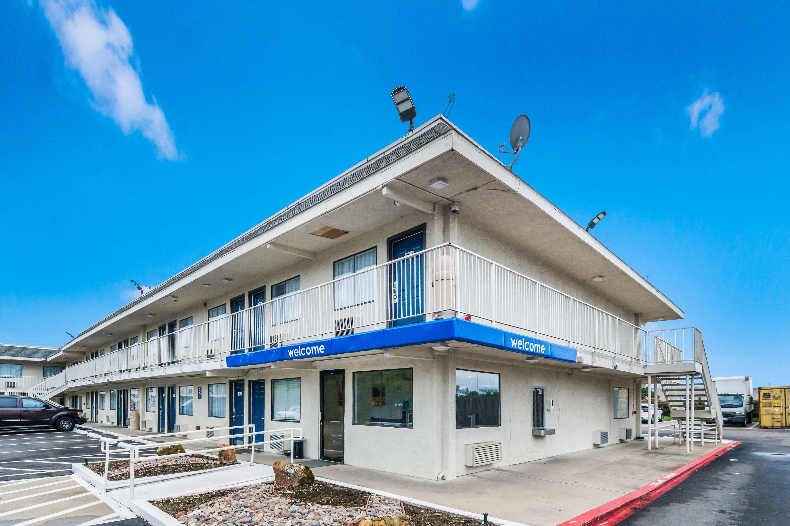 Motel 6 Dallas Irving — photo 4