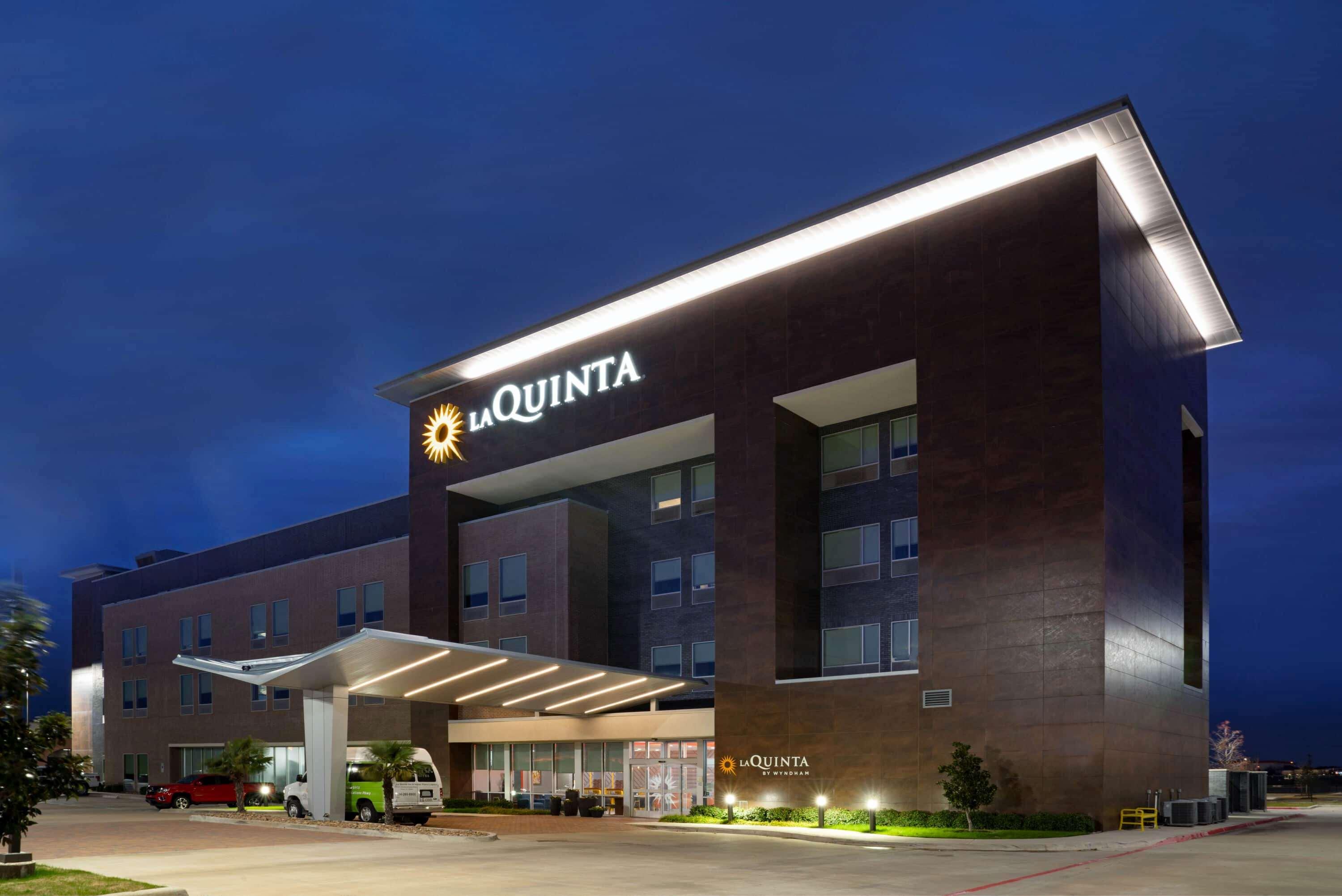 La Quinta Inn & Suites Plano Legacy — photo 4