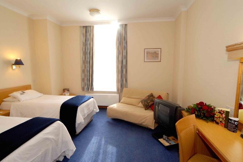 Royal Hotel Hull — photo 4