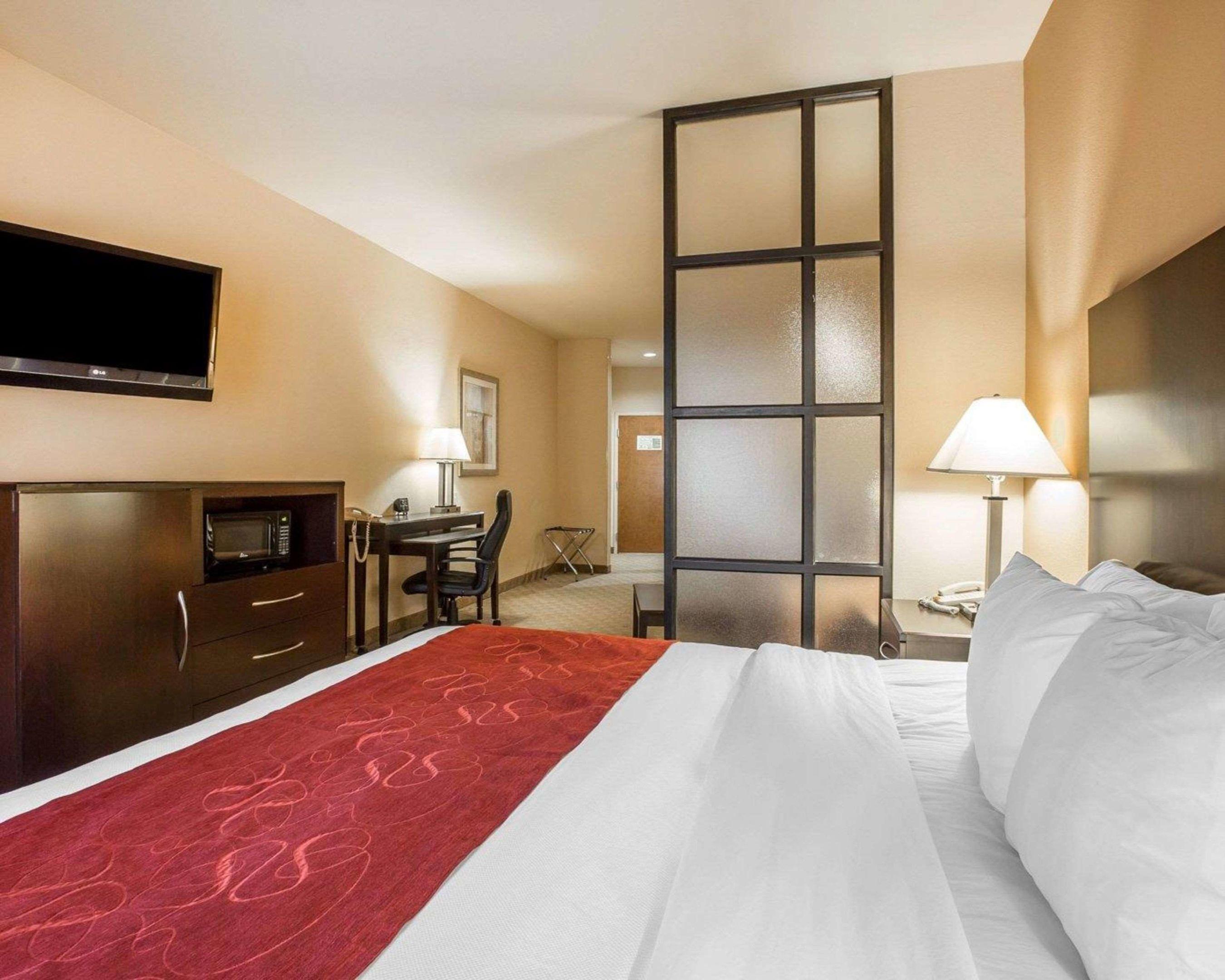 Comfort Suites — photo 5