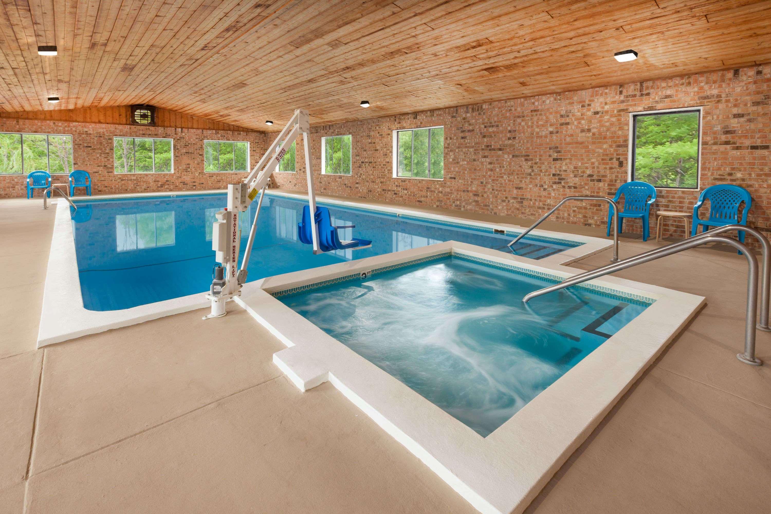 Days Inn Manistee — photo 5