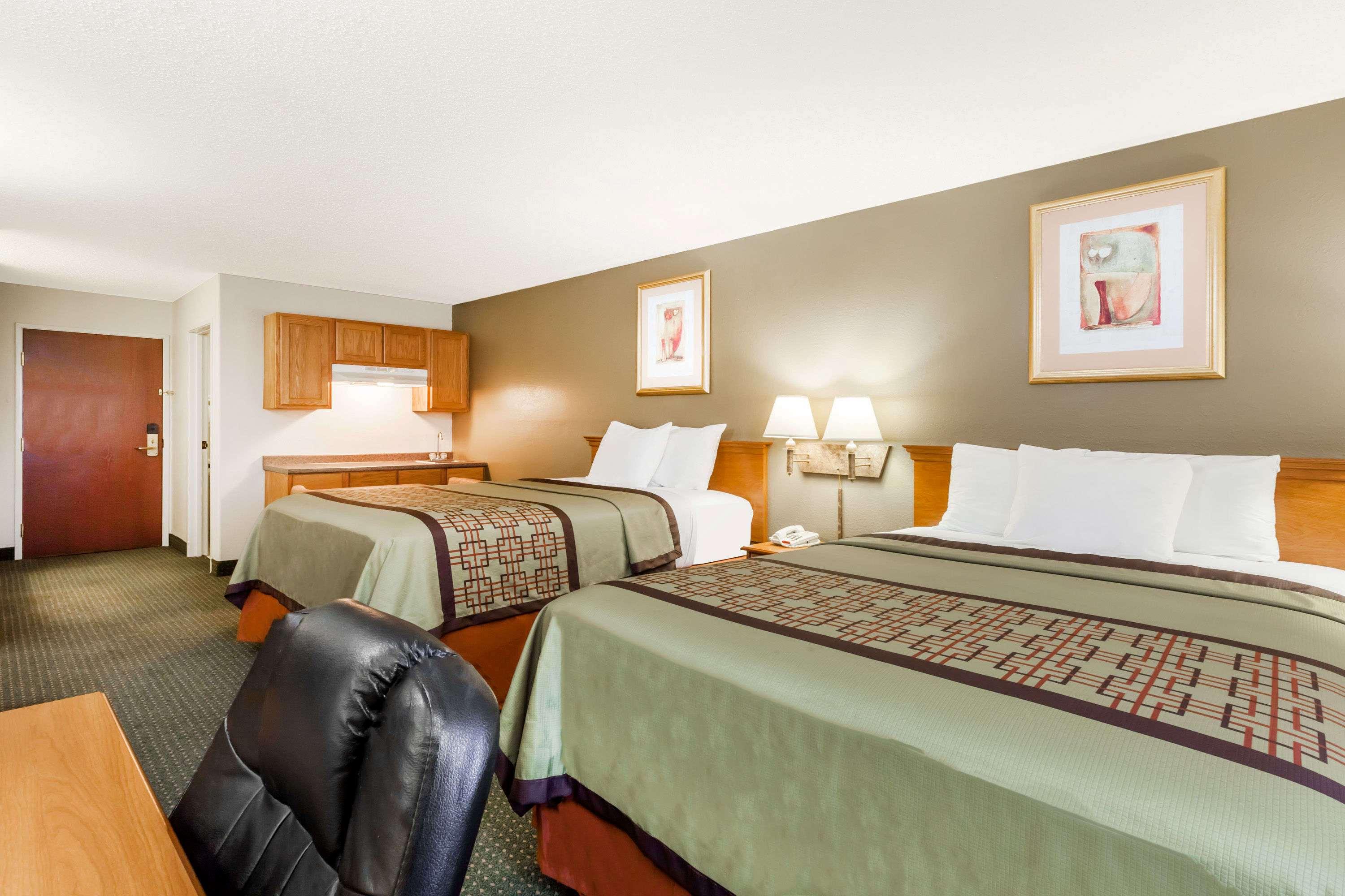 Days Inn & Suites by Wyndham New Iberia — photo 3