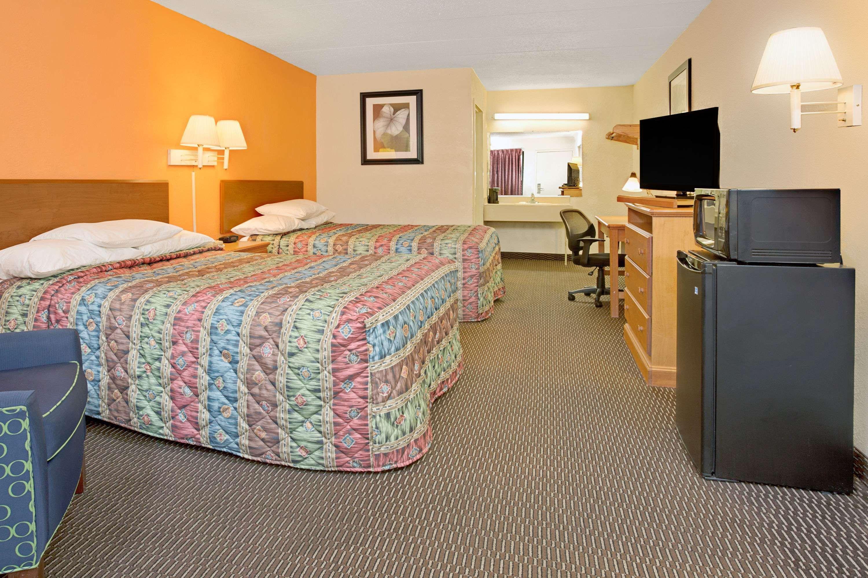 Days Inn Cincinnati East — photo 4