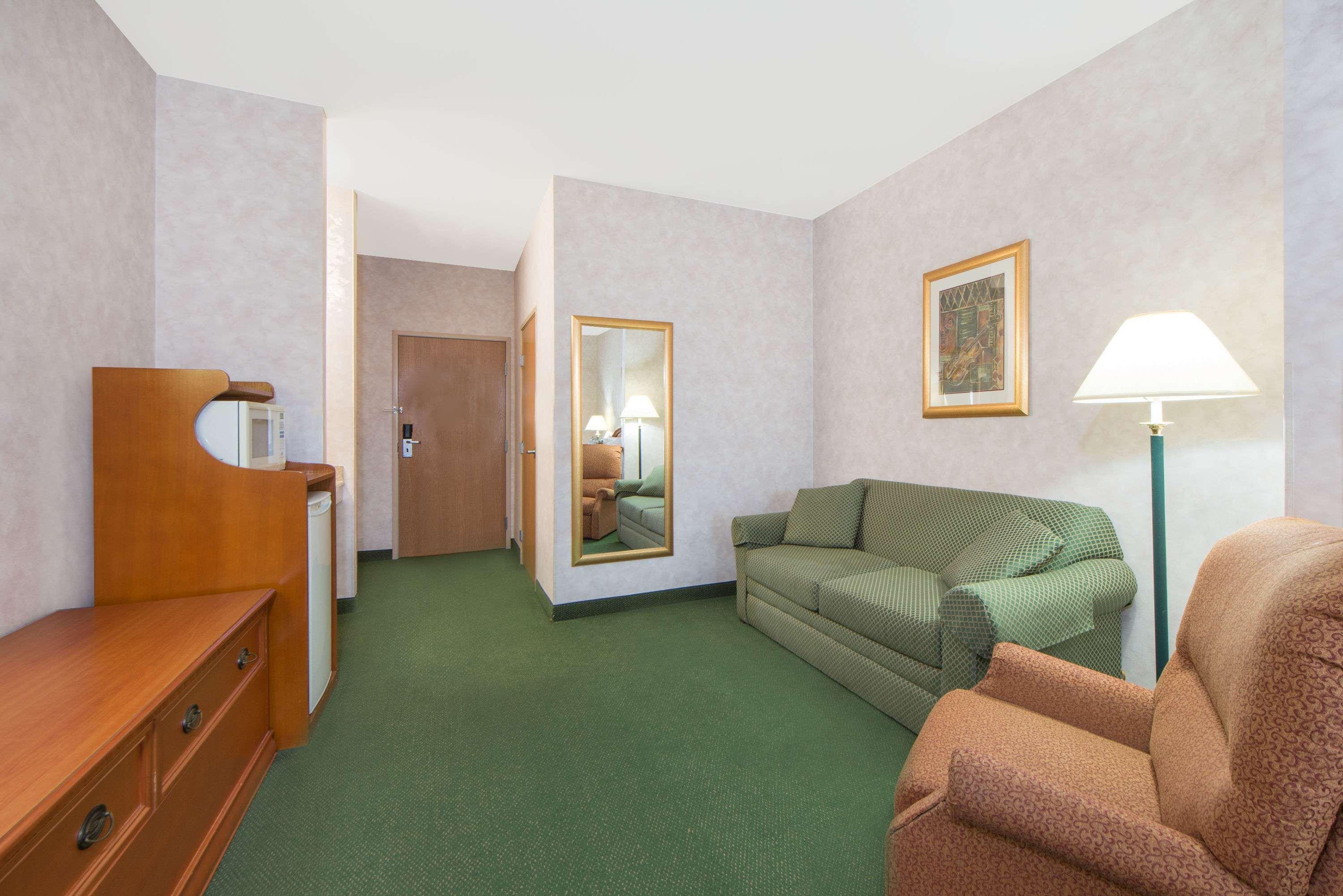 Days Inn & Suites Dumas — photo 4