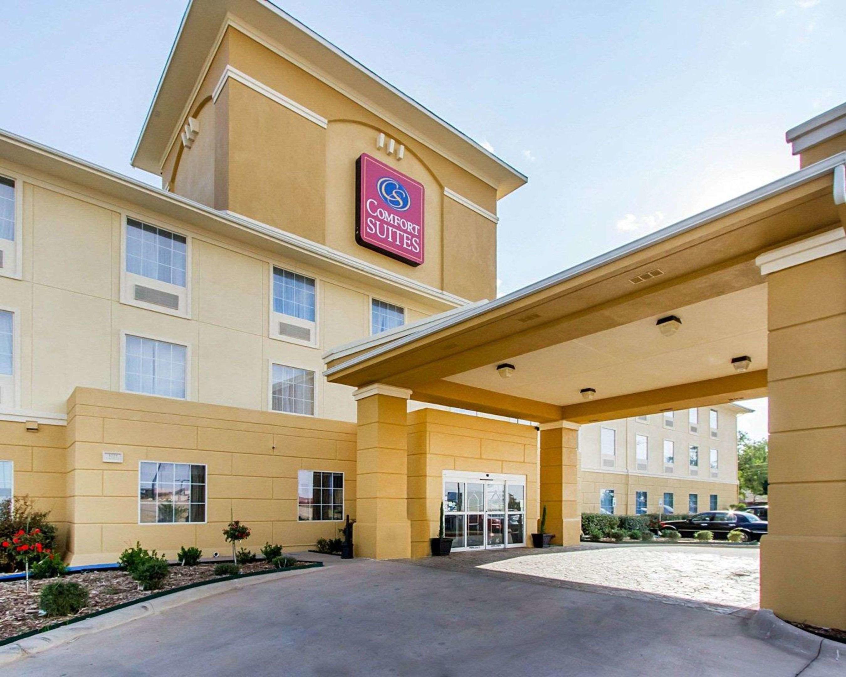 Comfort Suites — photo 3