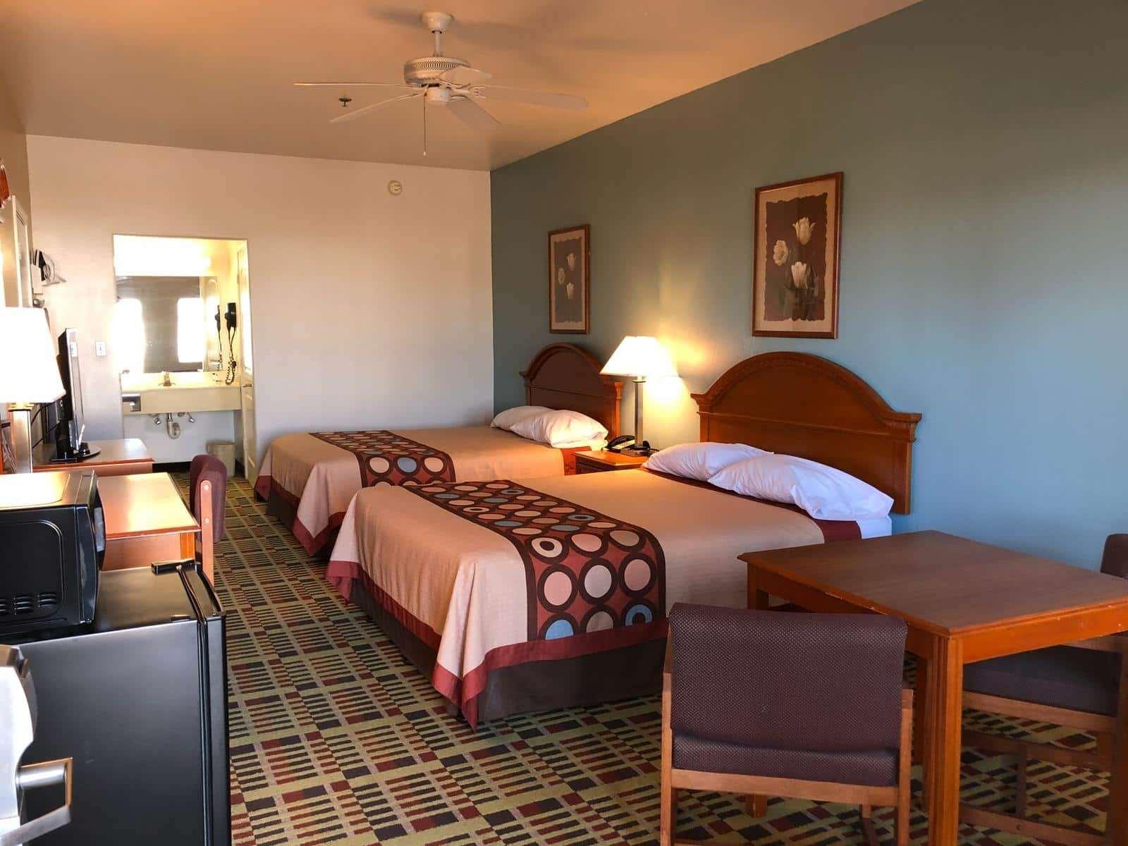 Super 8 by Wyndham Forney/East Dallas — photo 5