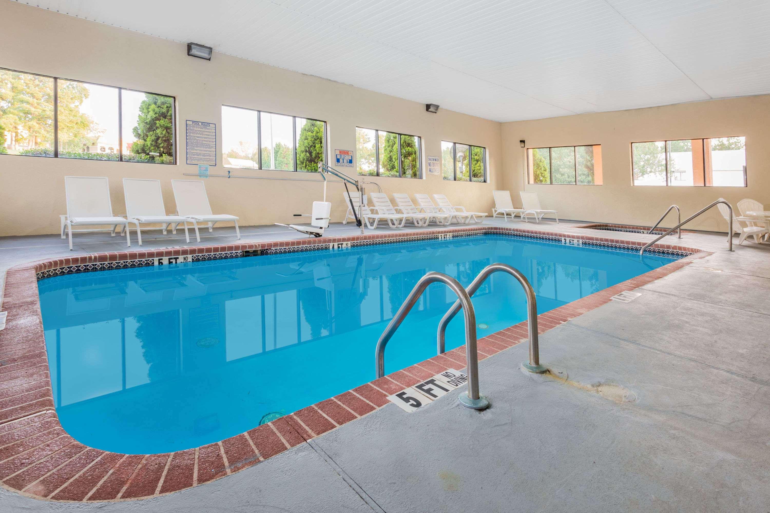 Days Inn & Suites by Wyndham Norcross — photo 3