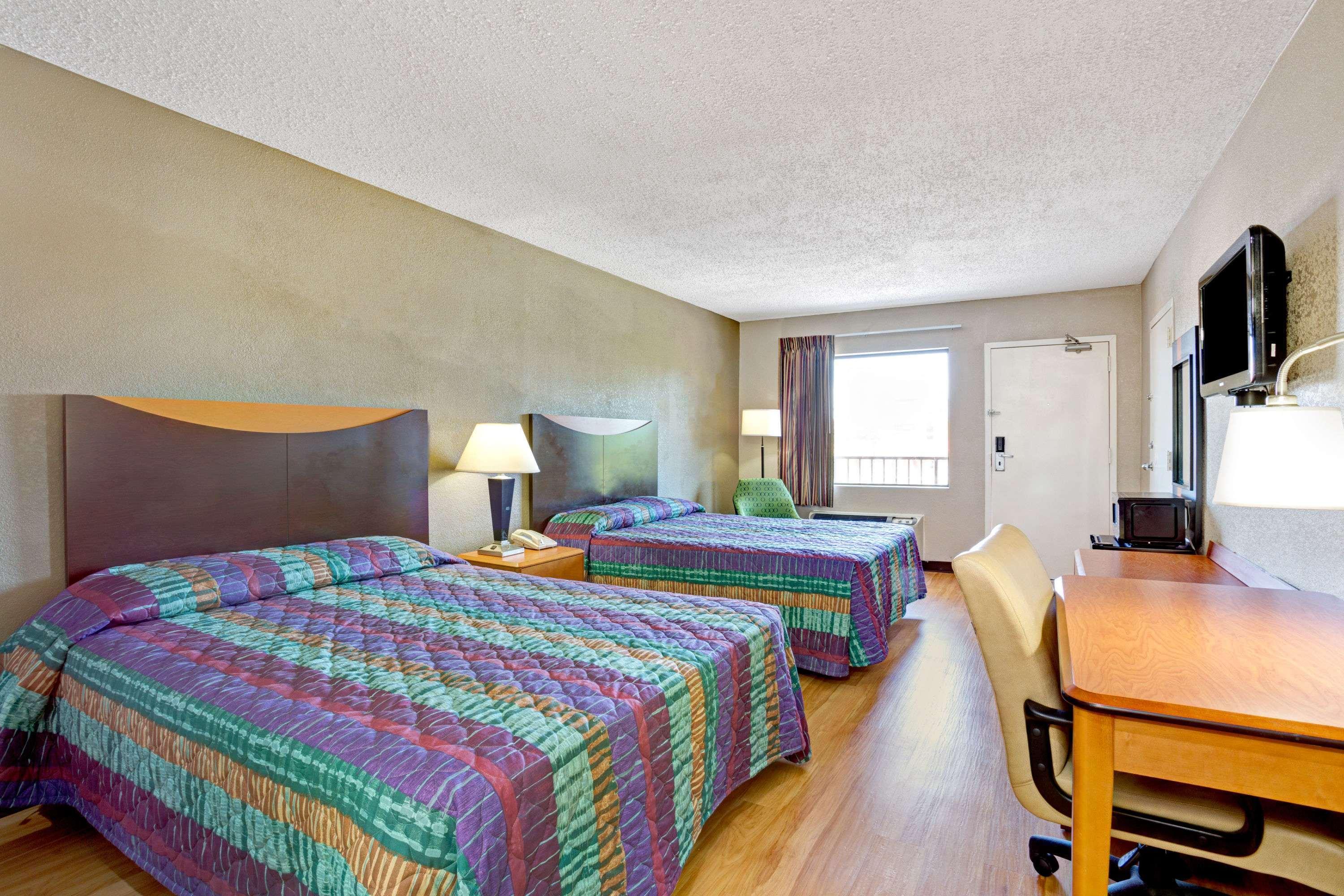 Super 8 by Wyndham Fredericksburg — photo 4