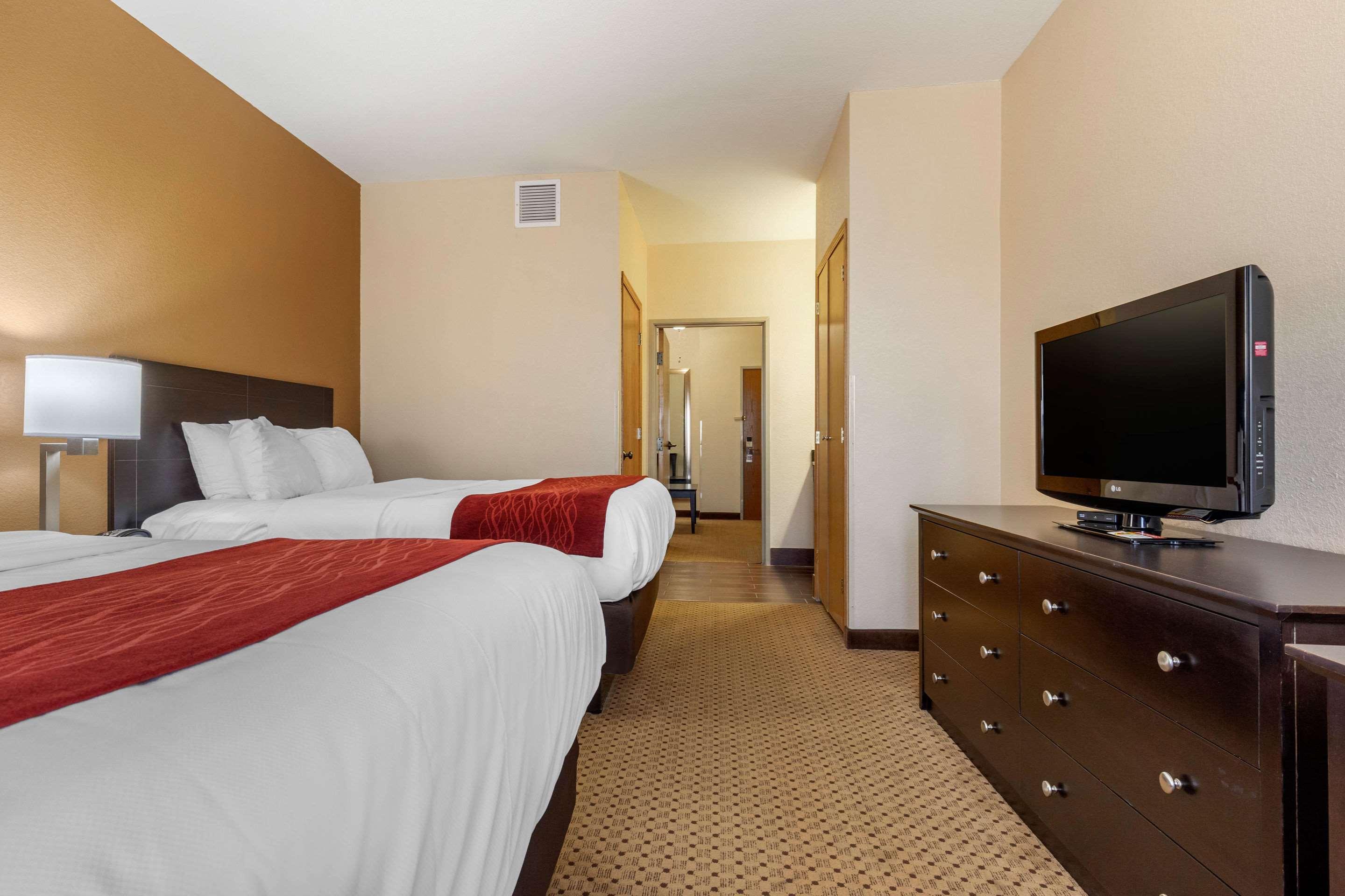 Comfort Inn & Suites — photo 5