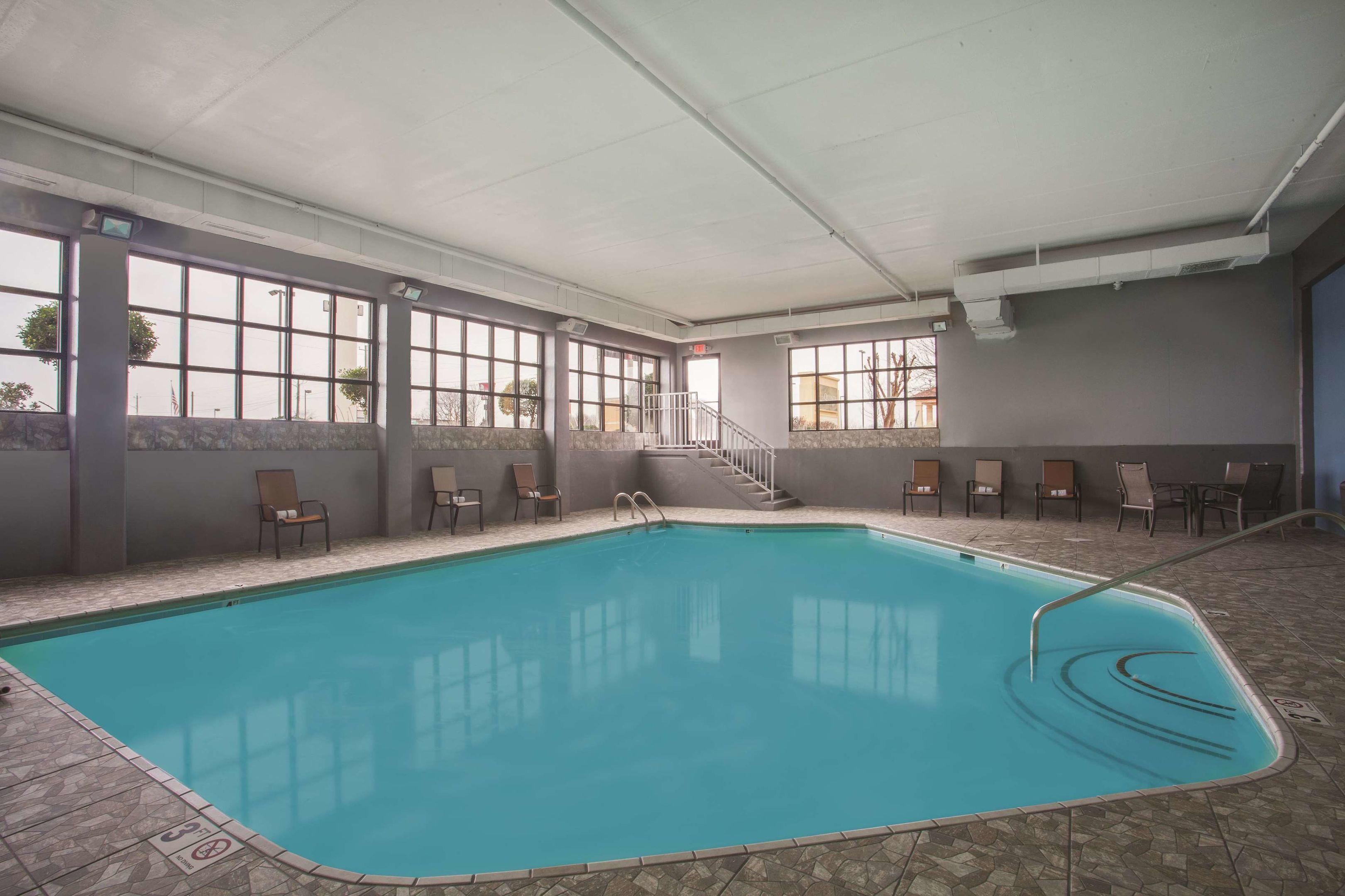 La Quinta Inn & Suites Knoxville East — photo 4