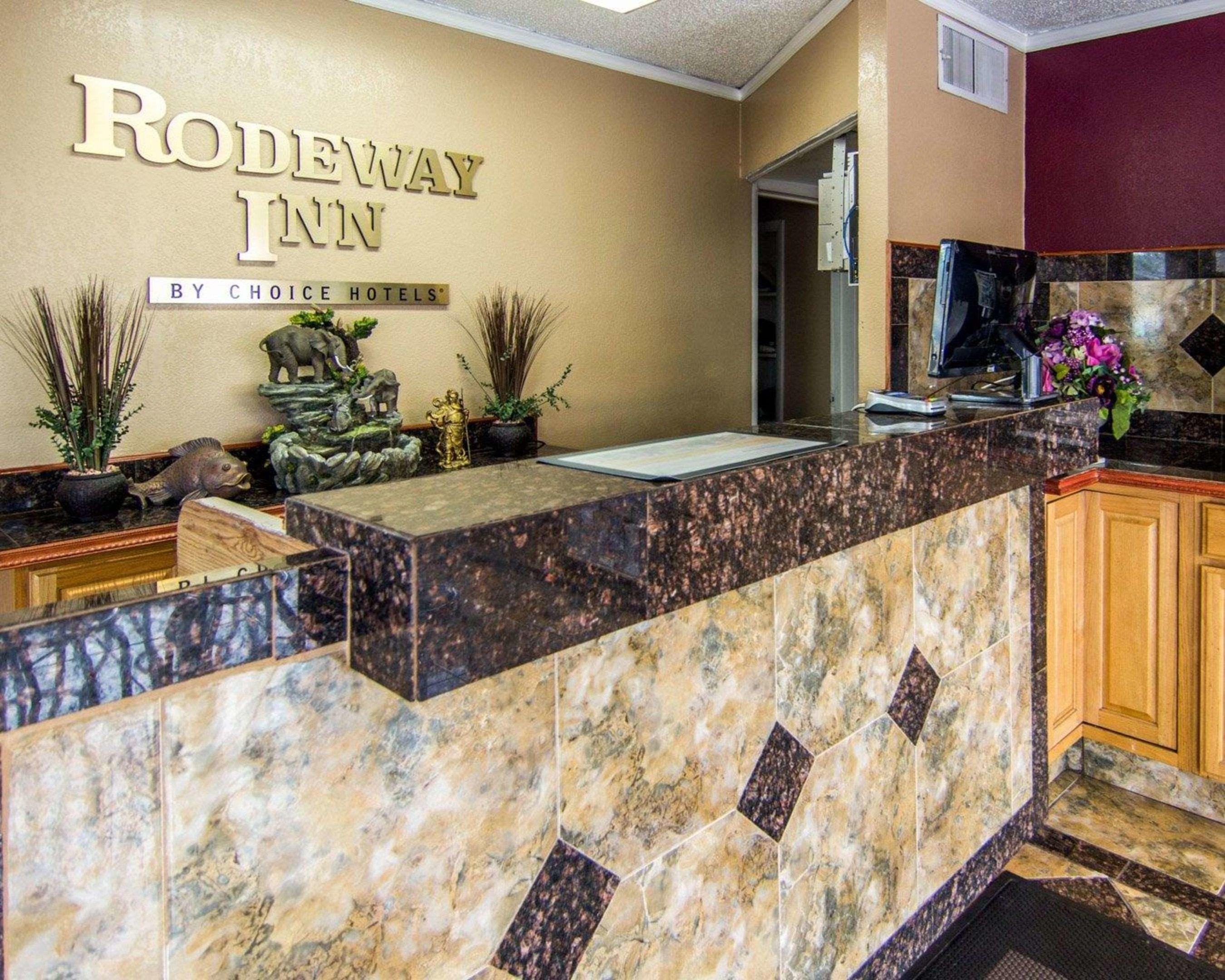 Rodeway Inn Downtown — photo 5
