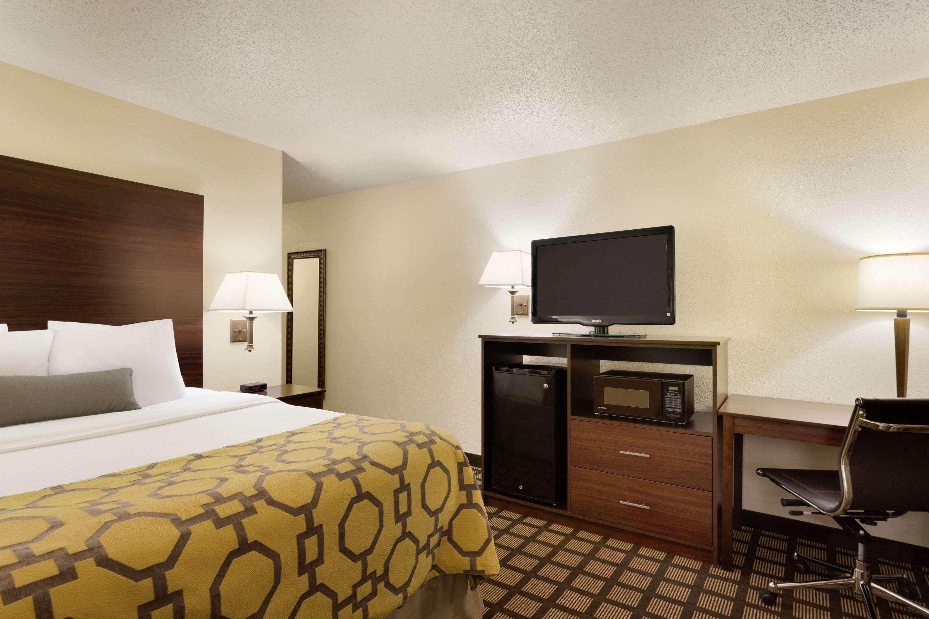 Baymont Inn & Suites Salina — photo 5