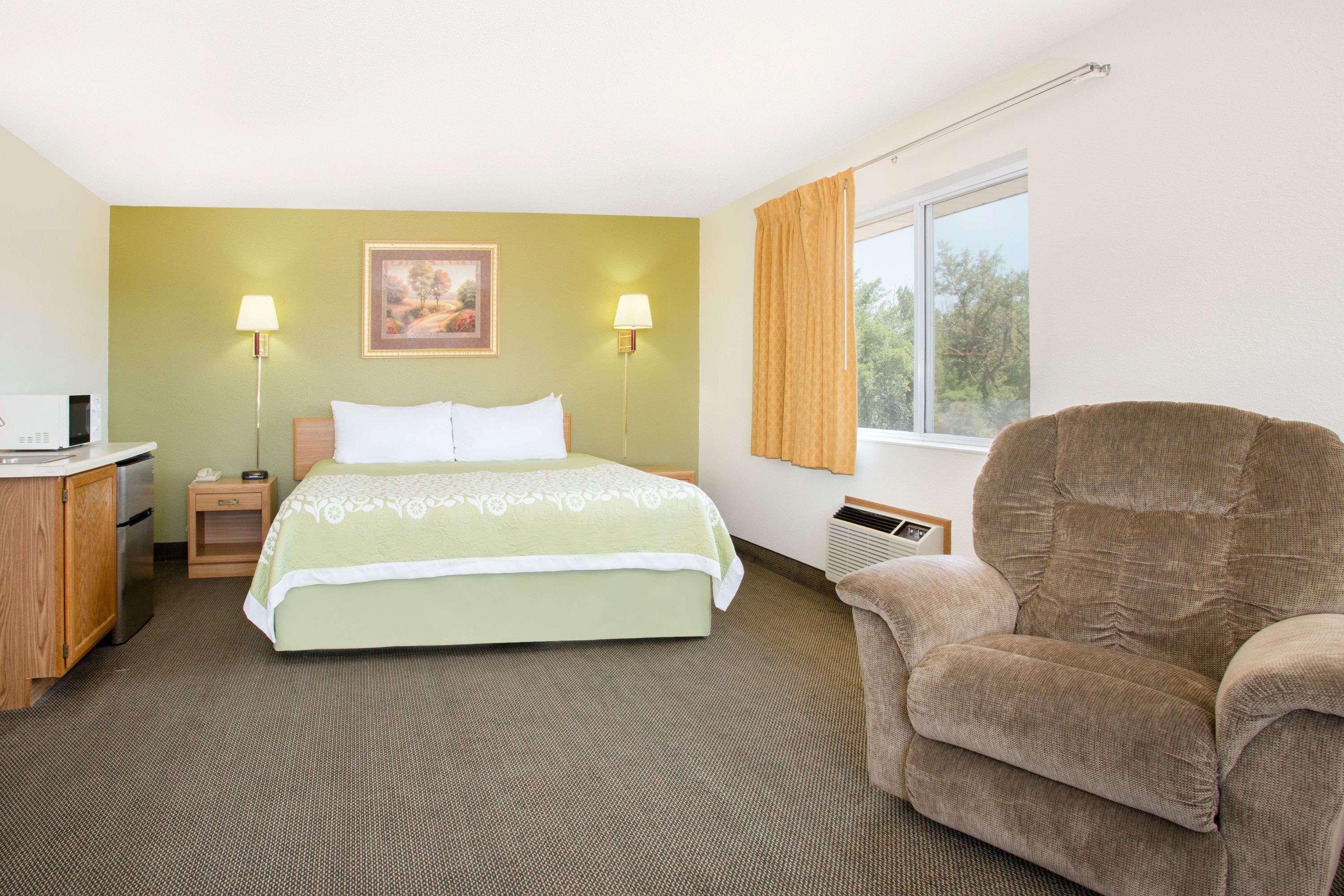 Days Inn by Wyndham Ogallala — photo 5