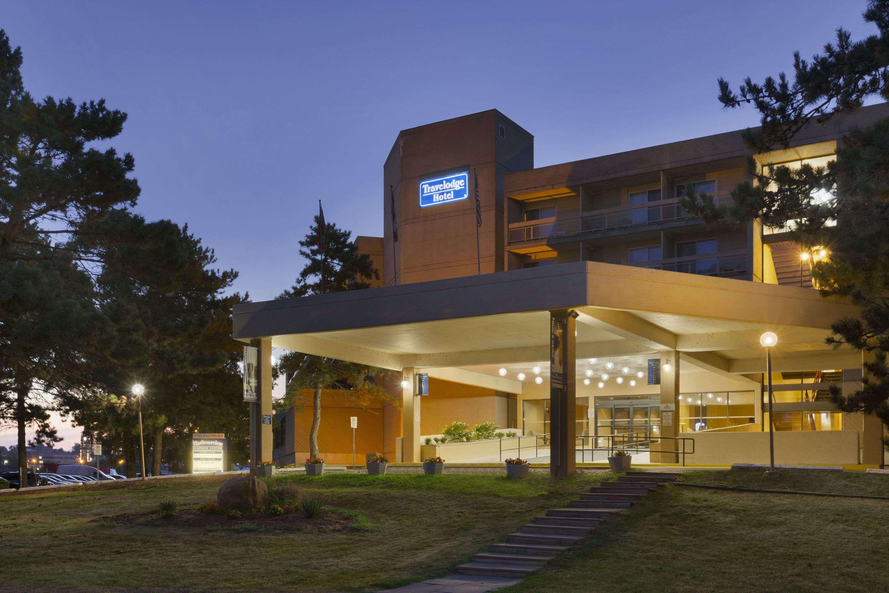Ramada by Wyndham Belleville Harbourview Conference Center — photo 3