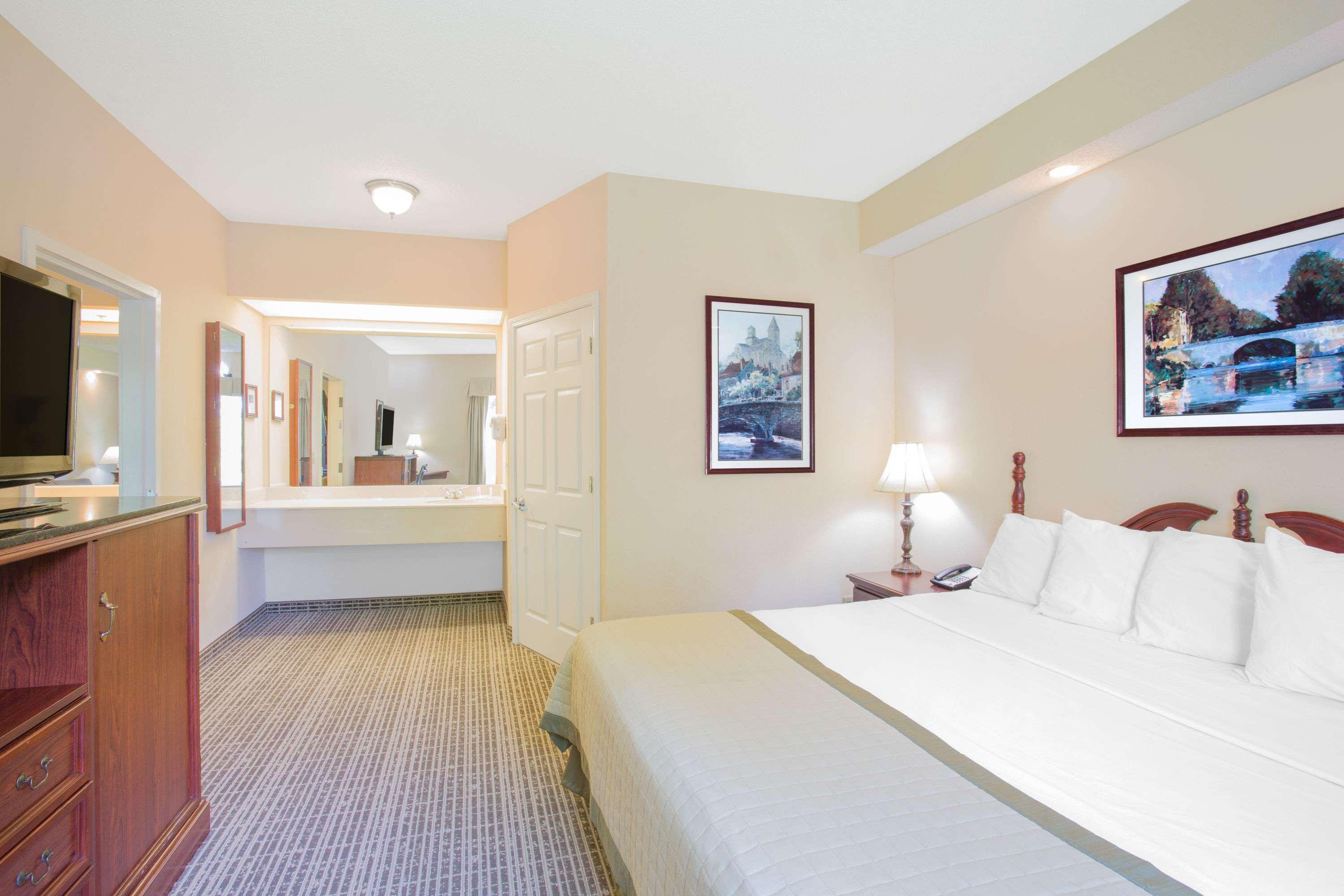Baymont by Wyndham Martinsville — photo 5