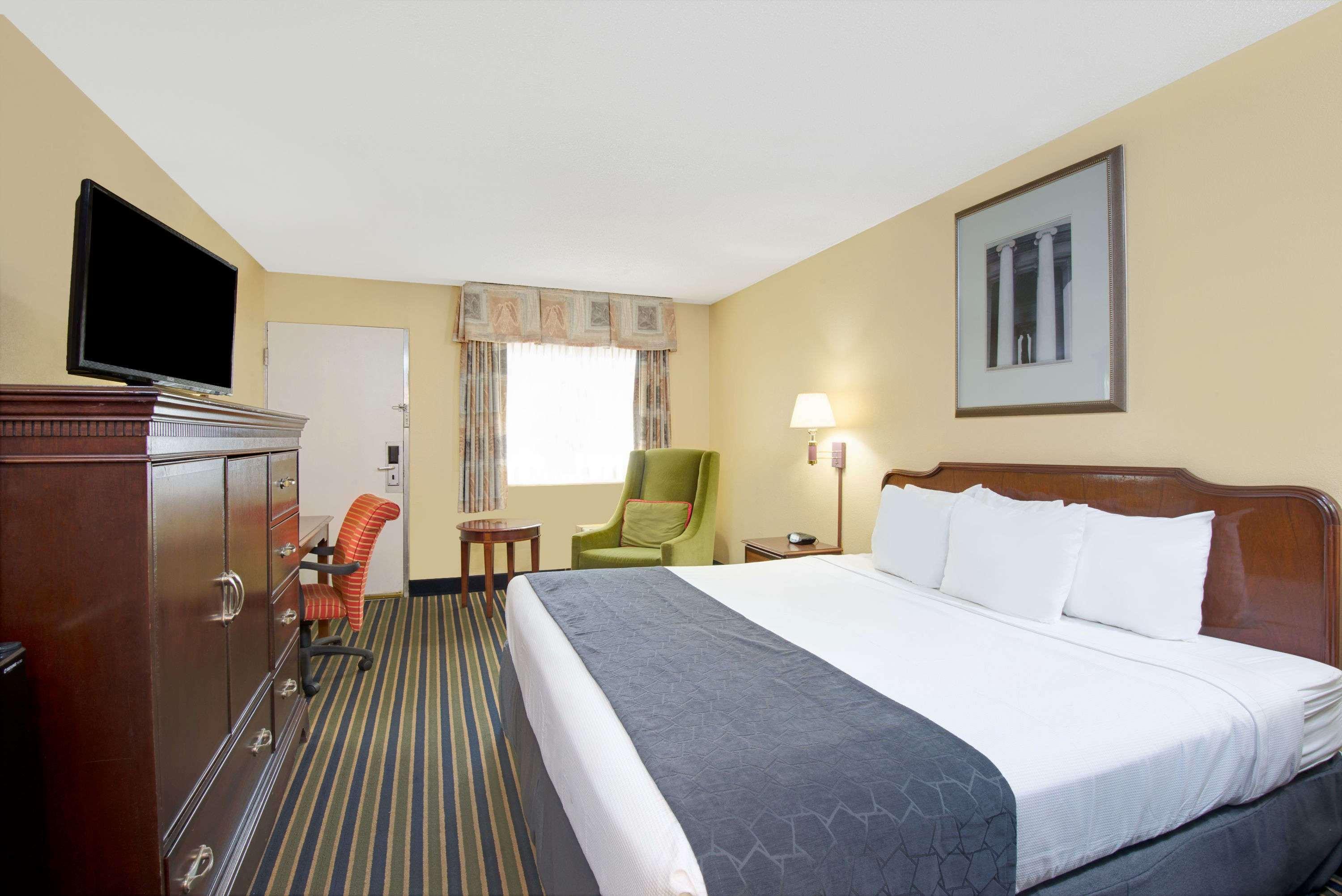 Days Inn Towson — photo 5