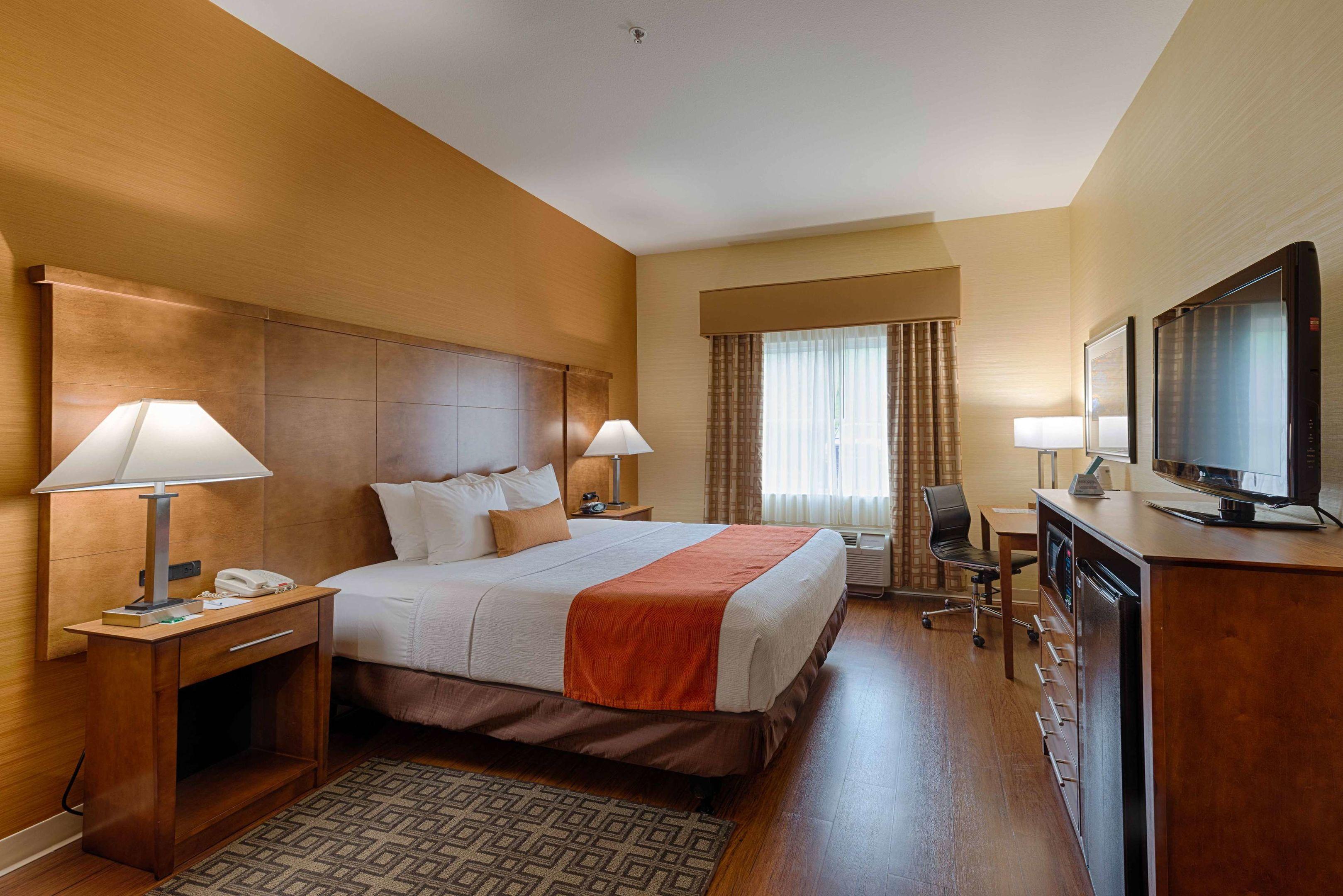 Best Western Plus Delta Inn & Suites — photo 5