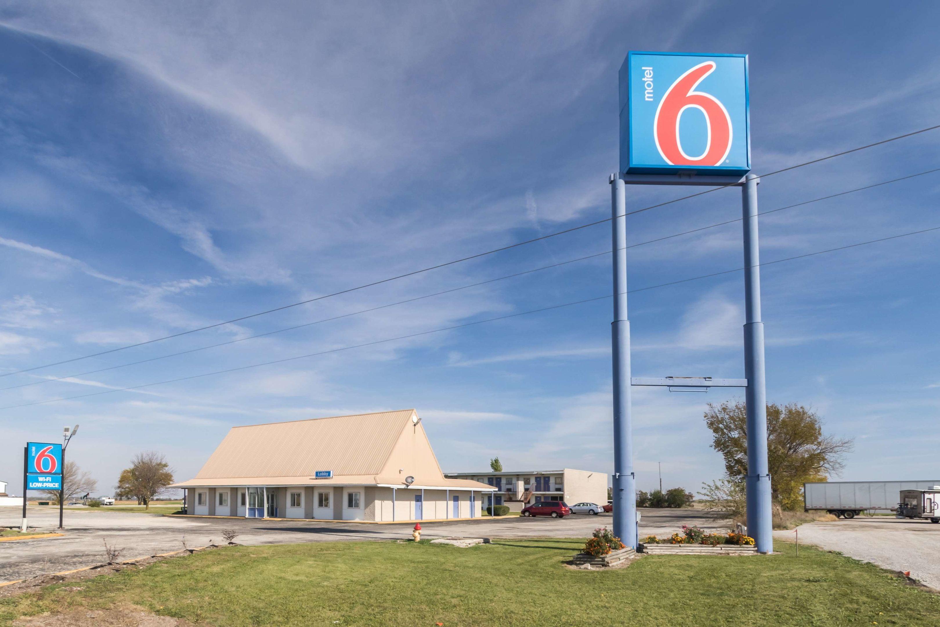 Motel 6 Mattoon IL — photo 5