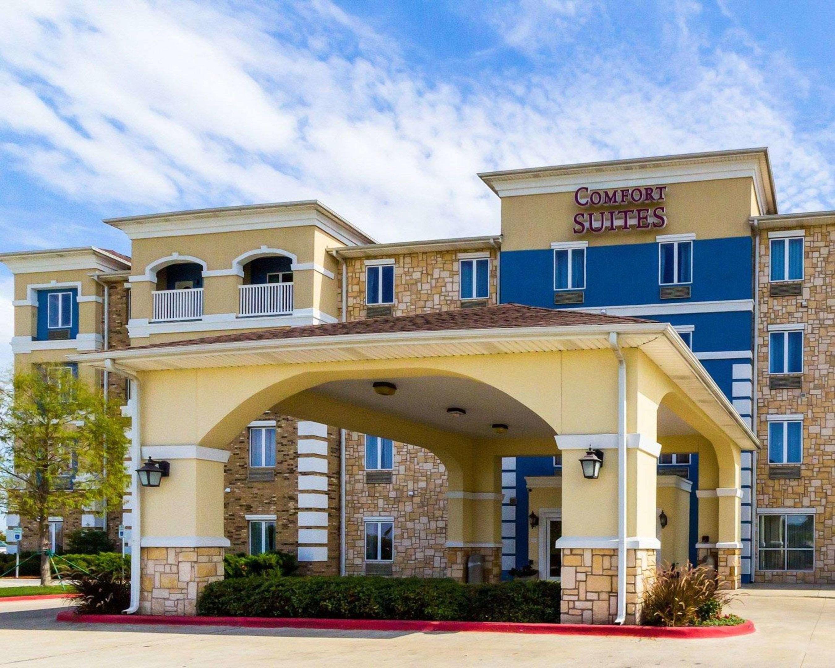 Comfort Suites Central — photo 4