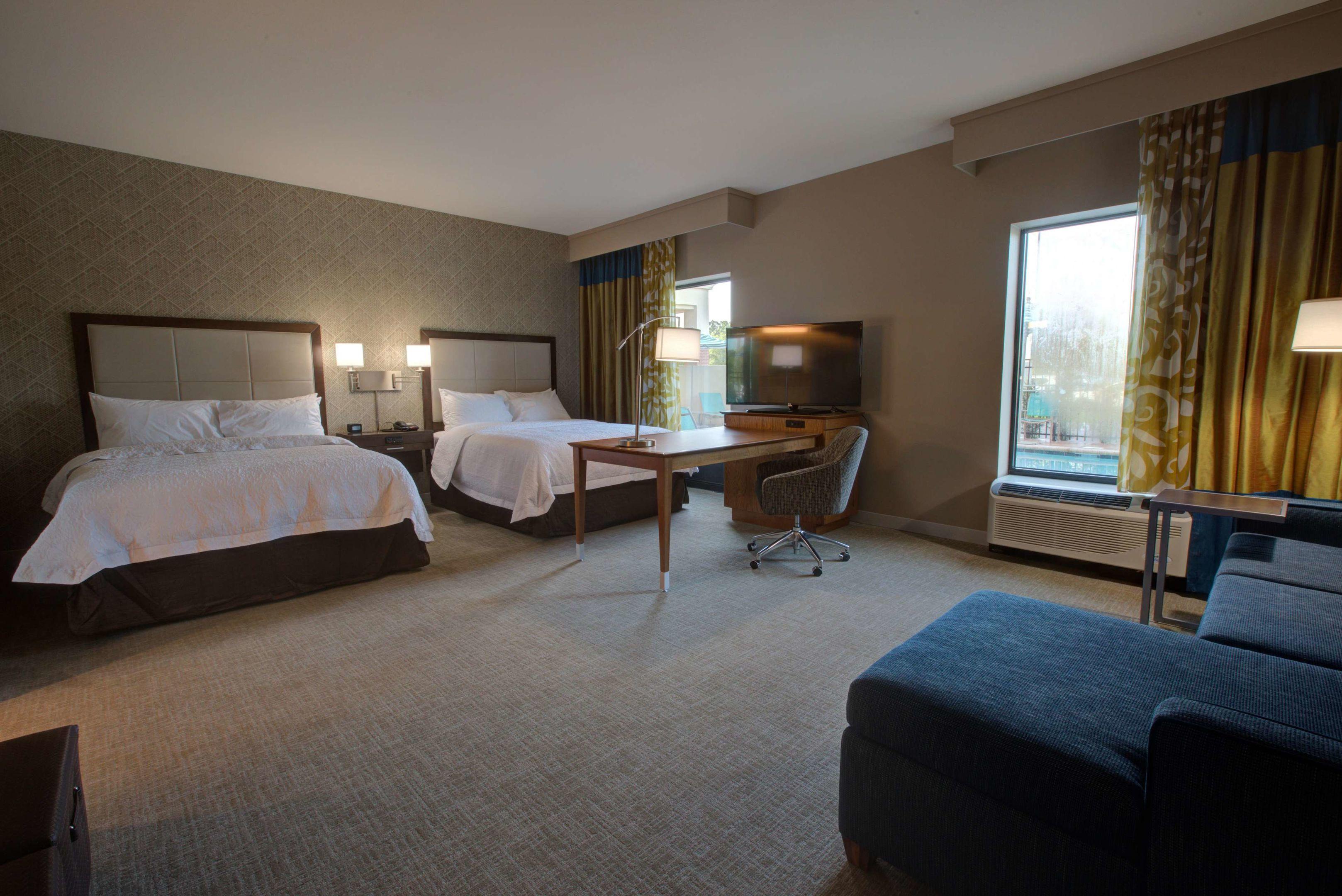 Hampton Inn & Suites Tampa Busch Gardens Area — photo 4