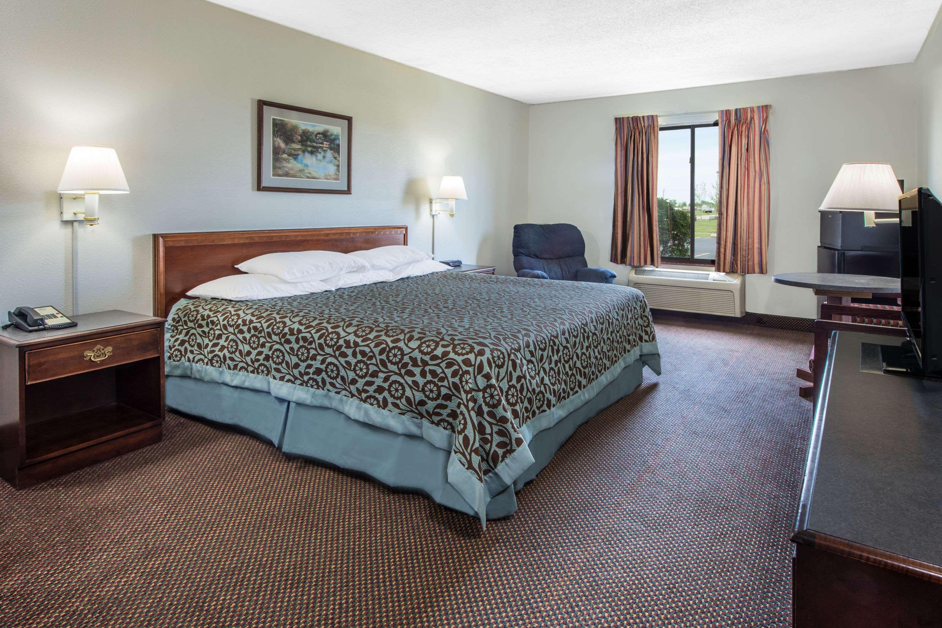 Days Inn by Wyndham Pontoon Beach — photo 5