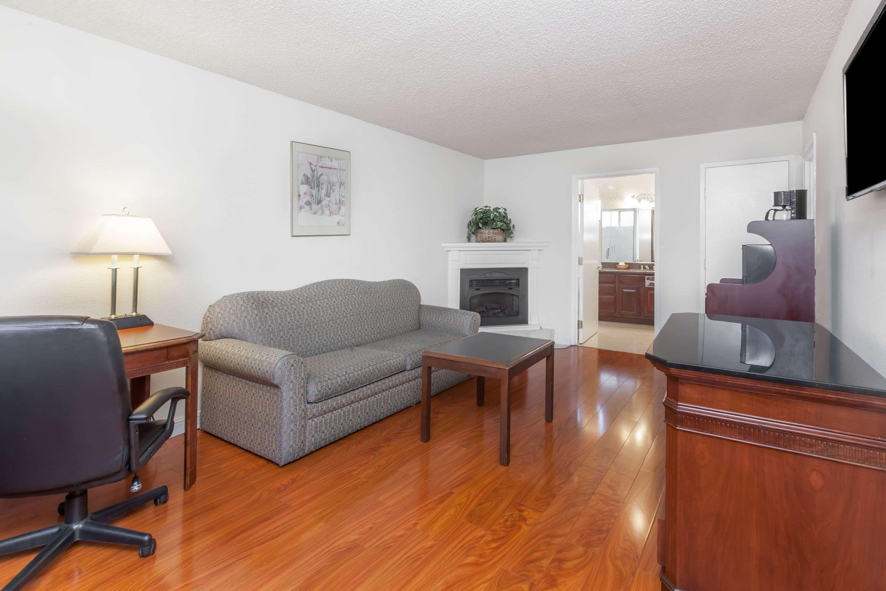 Days Inn & Suites Sunnyvale — photo 4