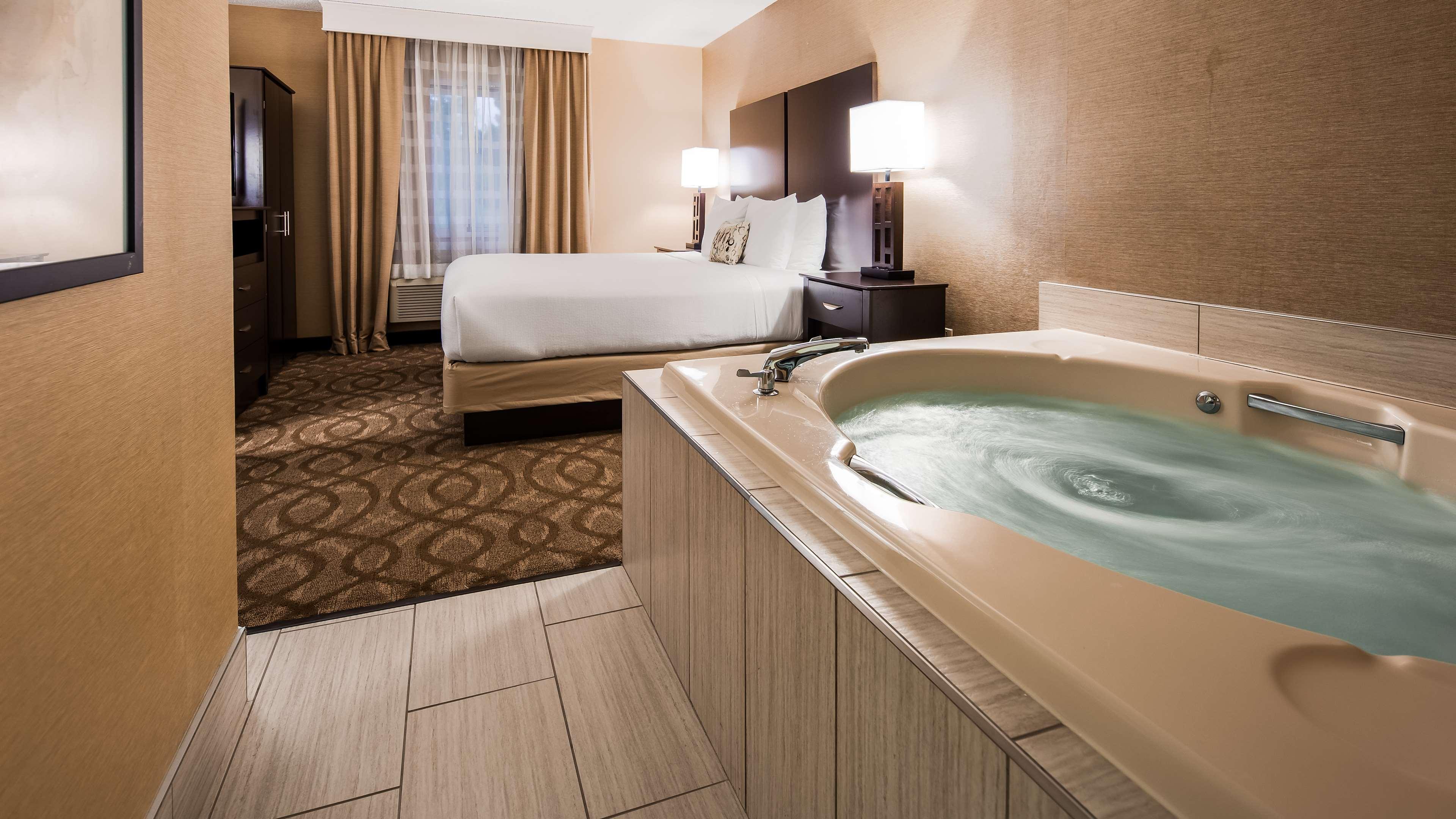 Best Western Okemos/East Lansing Hotel & Suites — photo 5